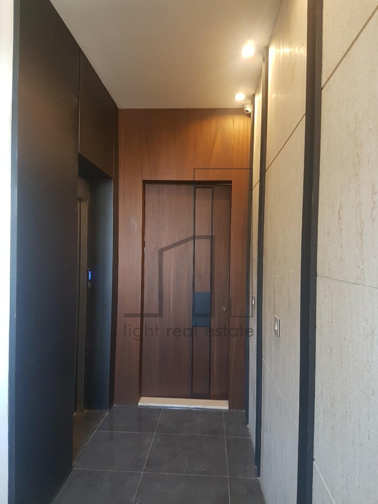 Stunning duplex / terrace/2 parking .