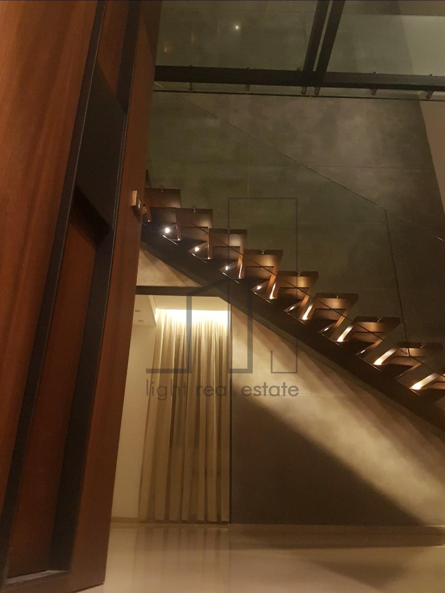 Stunning duplex / terrace/2 parking .