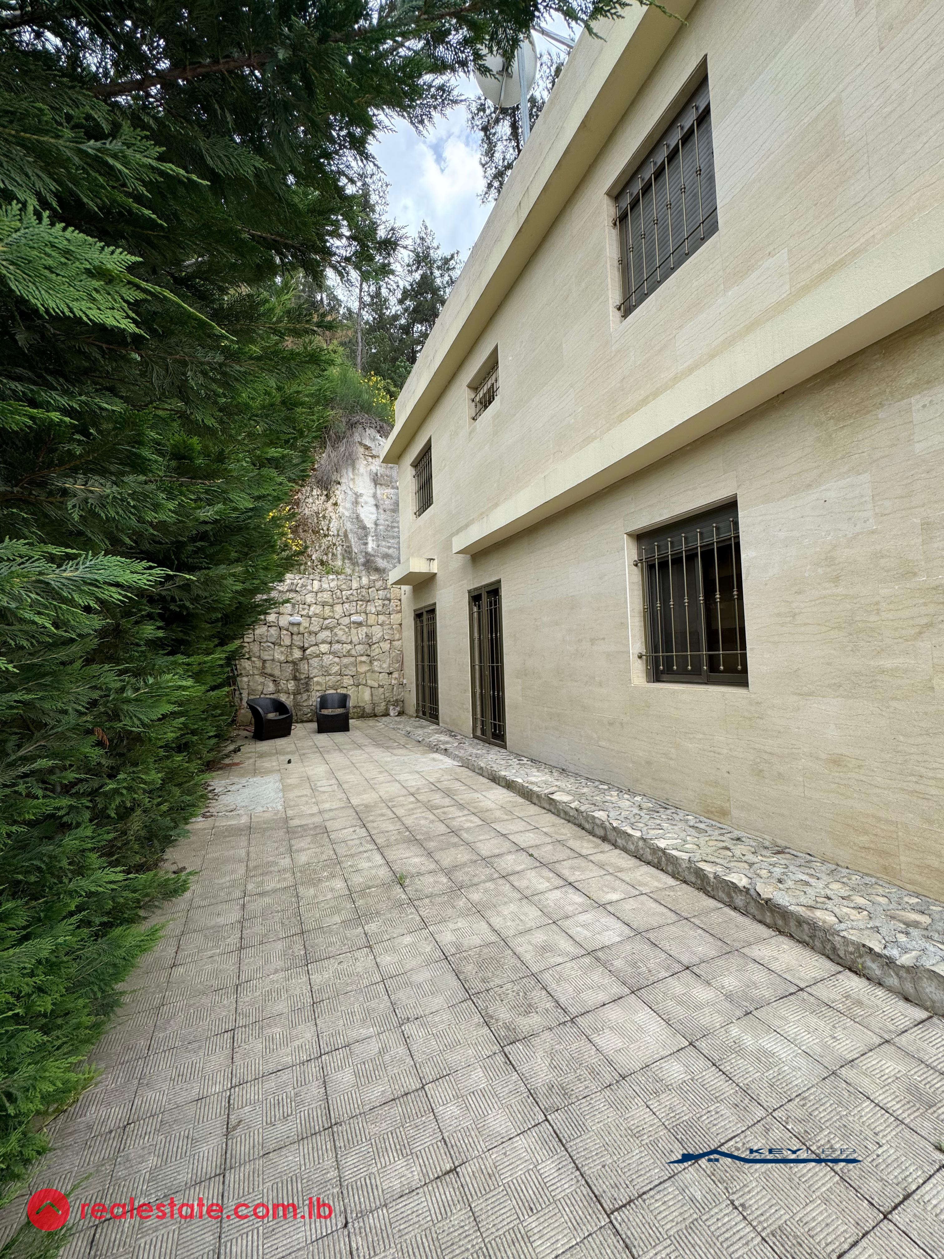 🏡 For Sale: Spacious Two-Story Villa in Zebdine