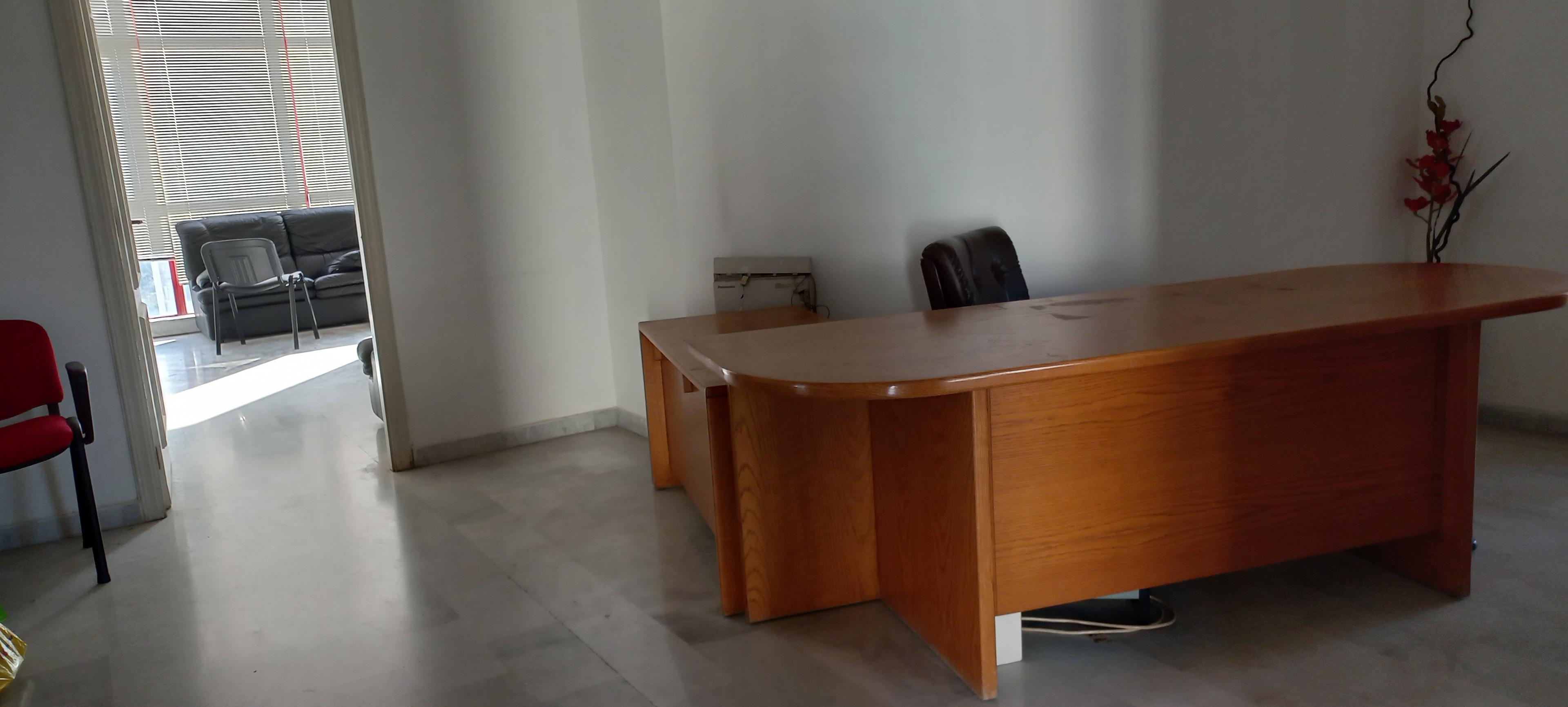 Luminous and Spacious office for rent!! Prime location!