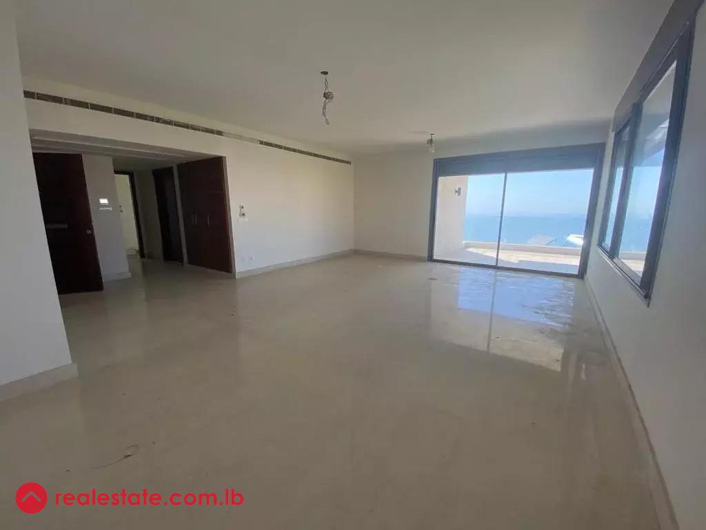 Quality Finishing Duplex with amazing Views!