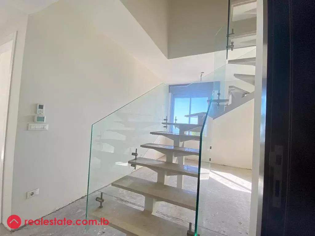 Quality Finishing Duplex with amazing Views!