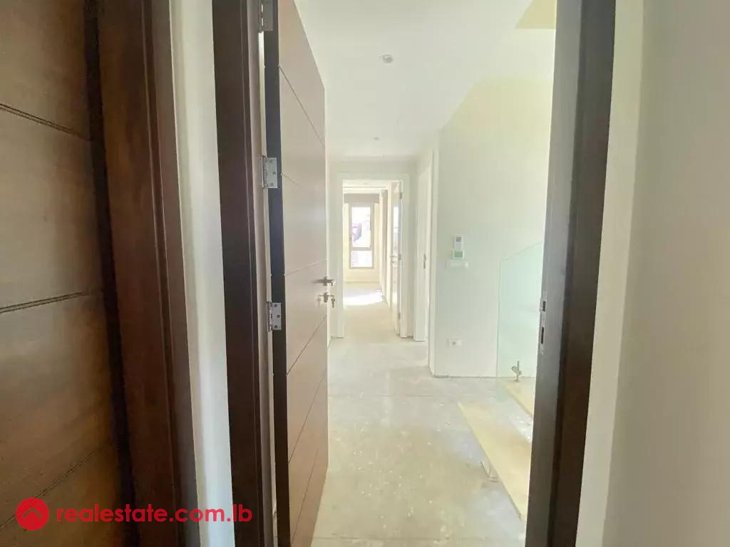 Quality Finishing Duplex with amazing Views!