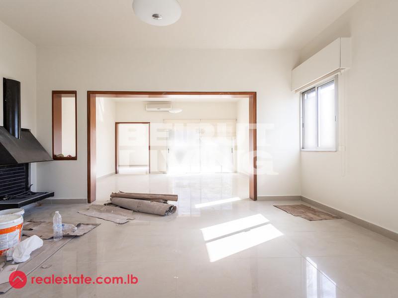 Huge Apartment | Calm Area