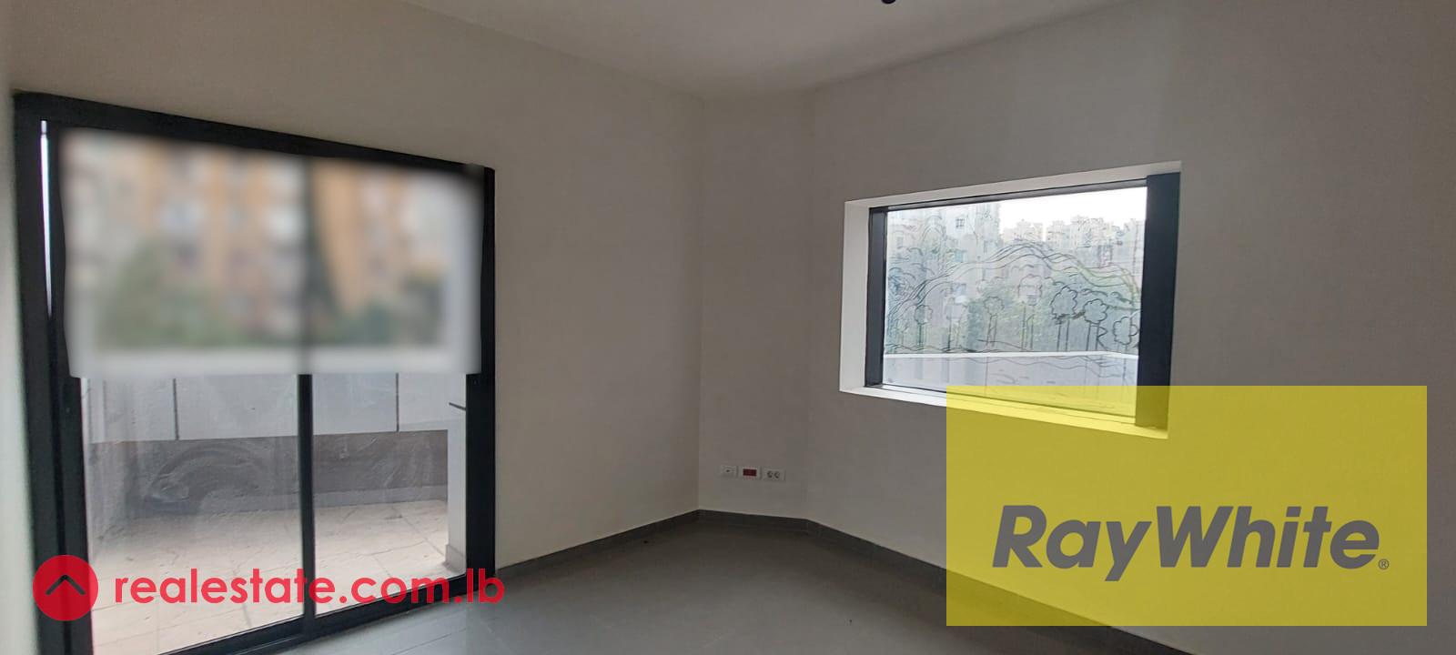 Office for rent in Furn El Chebbak Aadlieh