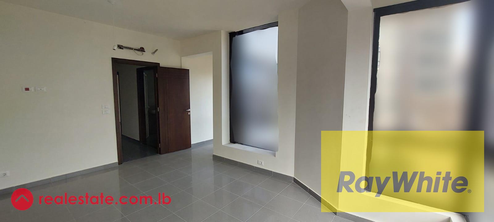 Office for rent in Furn El Chebbak Aadlieh