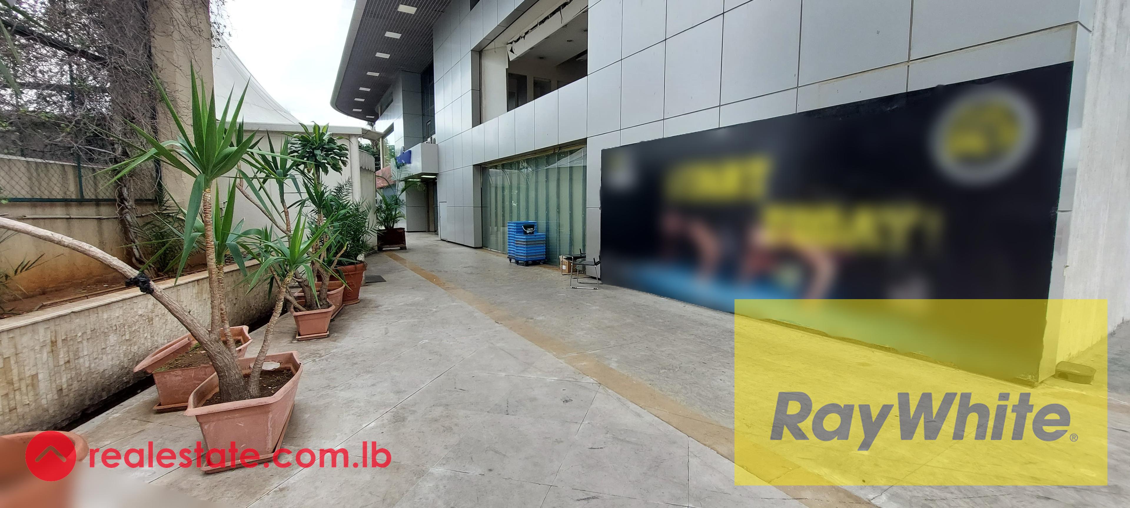 Restaurant for rent in Hazmieh