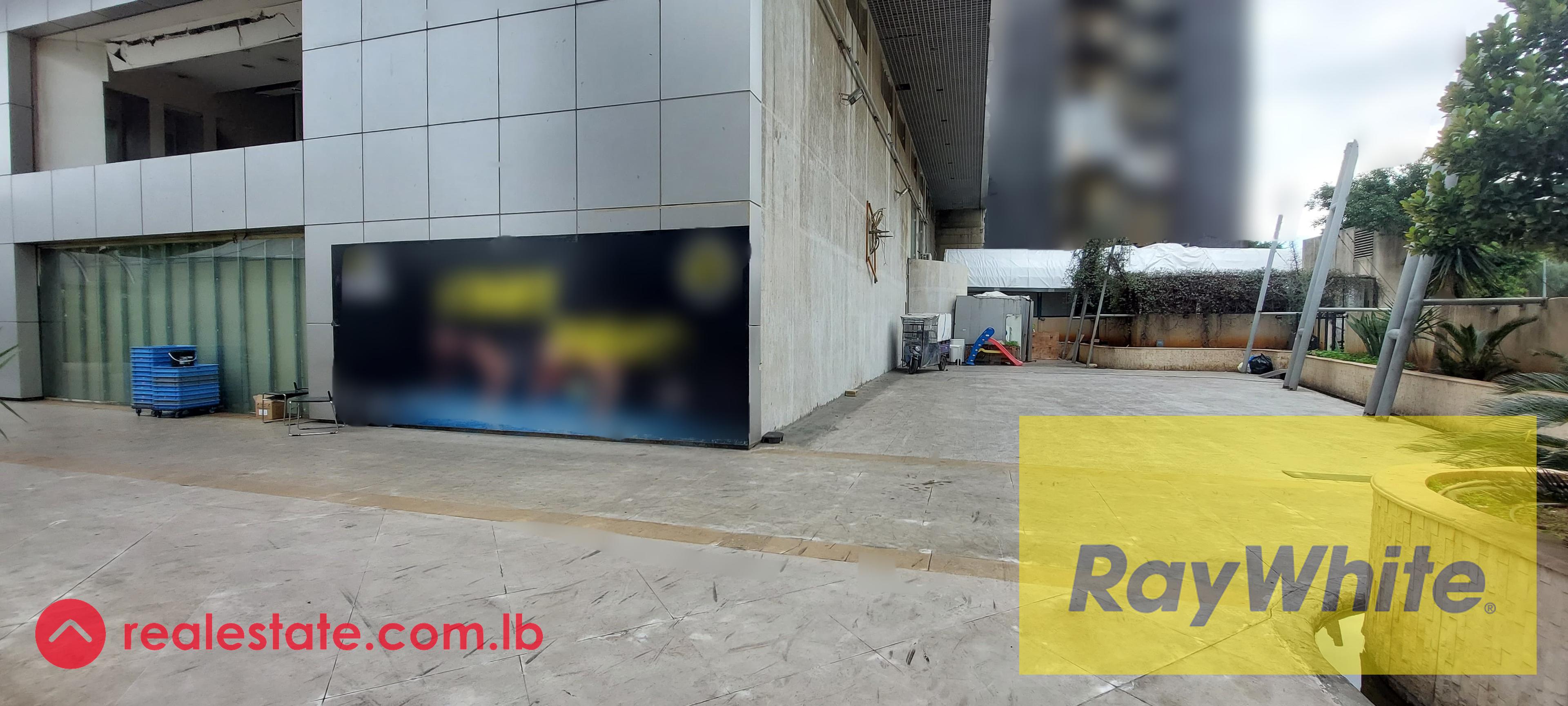 Restaurant for rent in Hazmieh