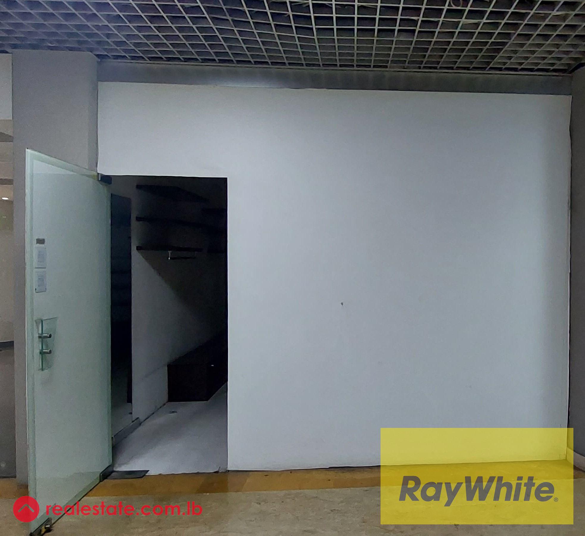Retail outlet for rent in Hazmieh