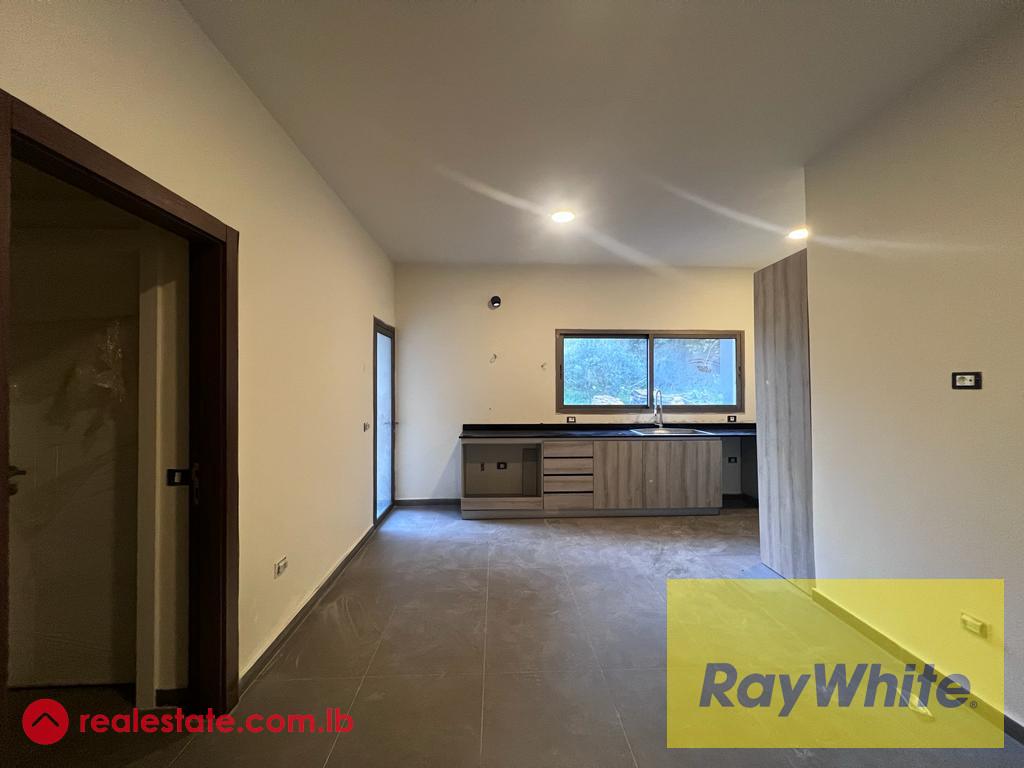 Spacious apartment for sale in Beit Meri, 300 sqm