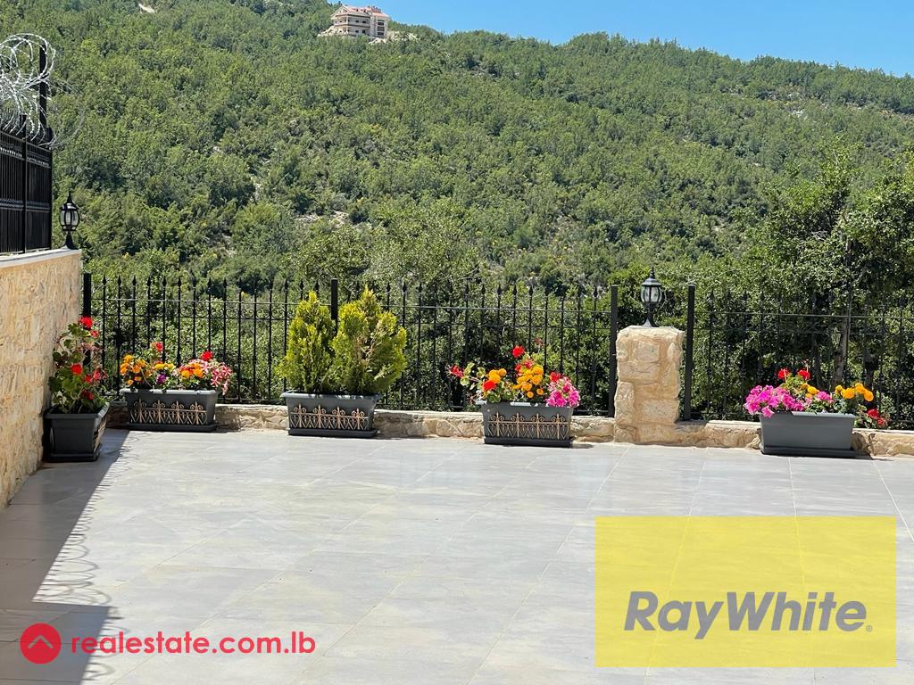 Amazing Small Villa for Sale in Mechmech