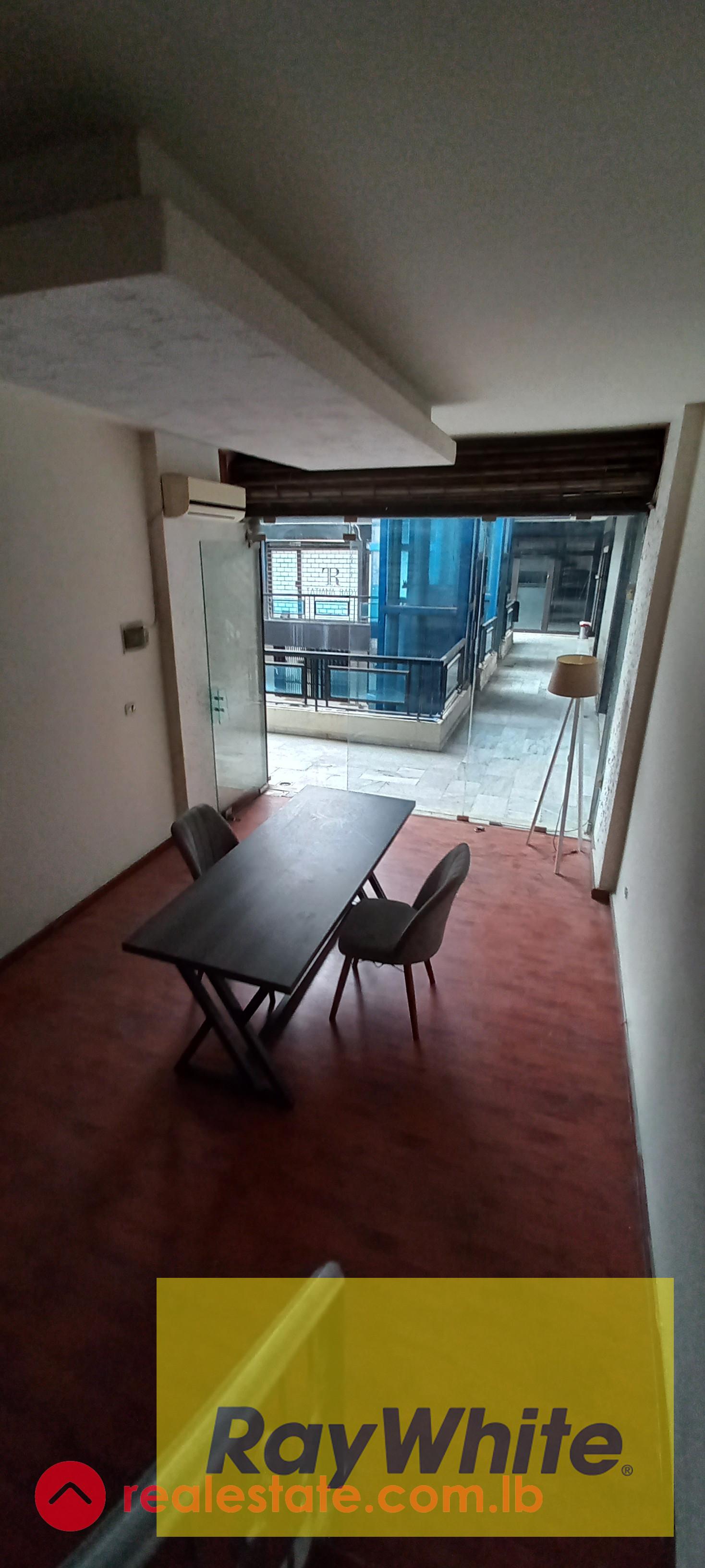 Office in commercial center in zalka for sale