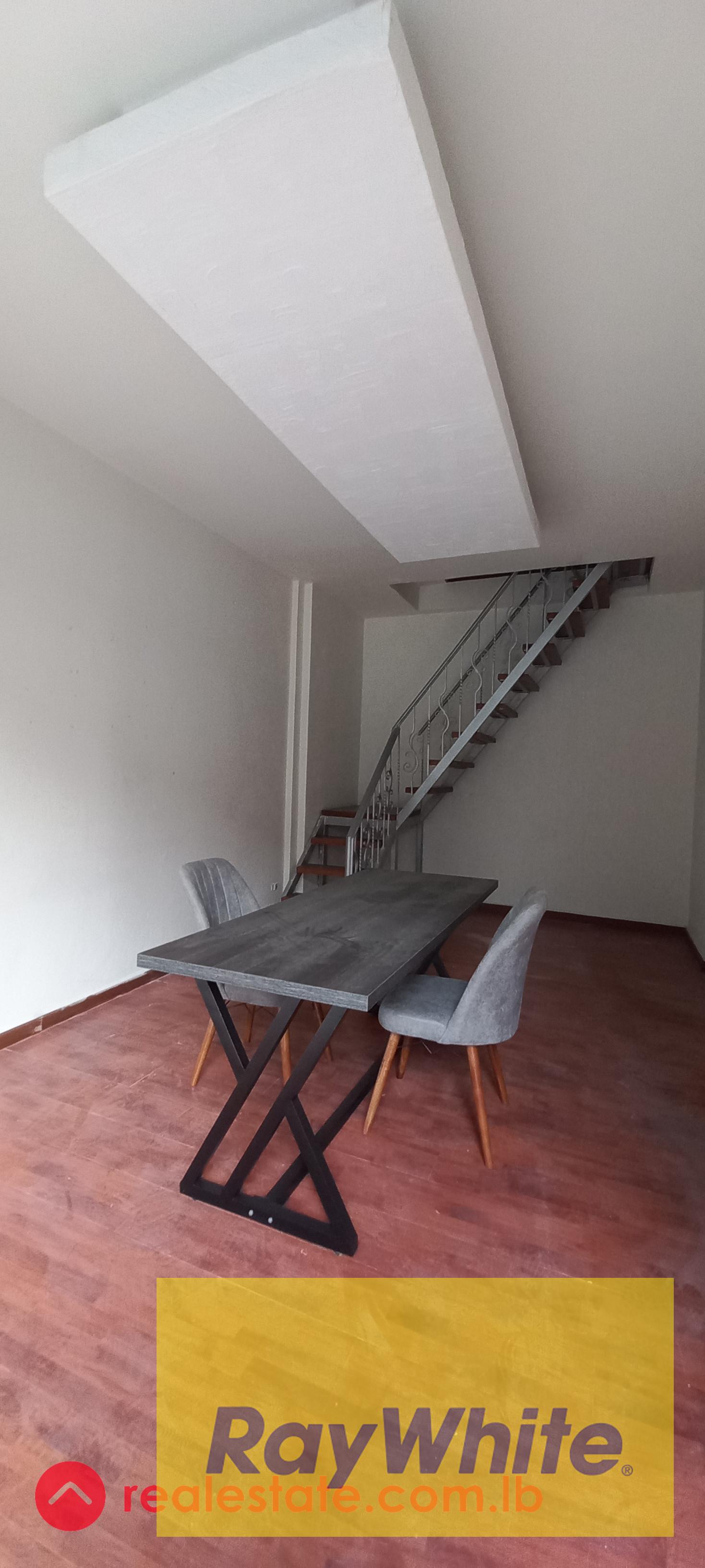 Office in commercial center in zalka for sale