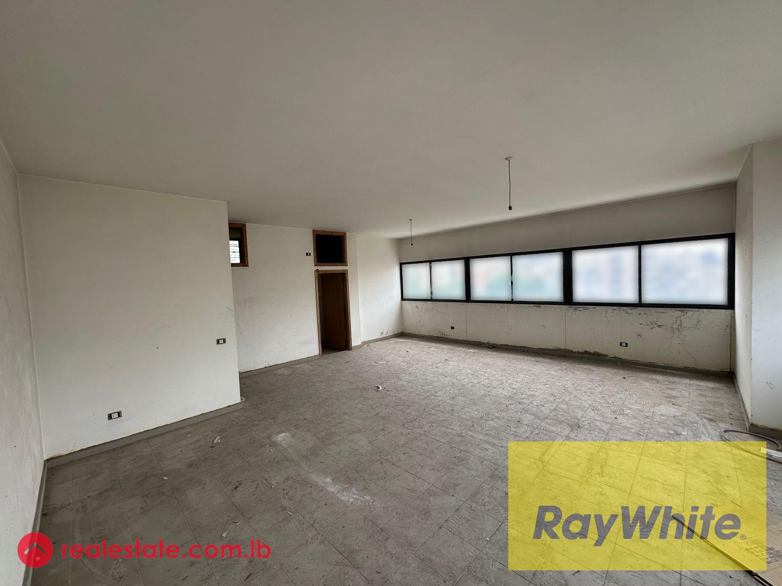Office for Sale in Jdeideh.