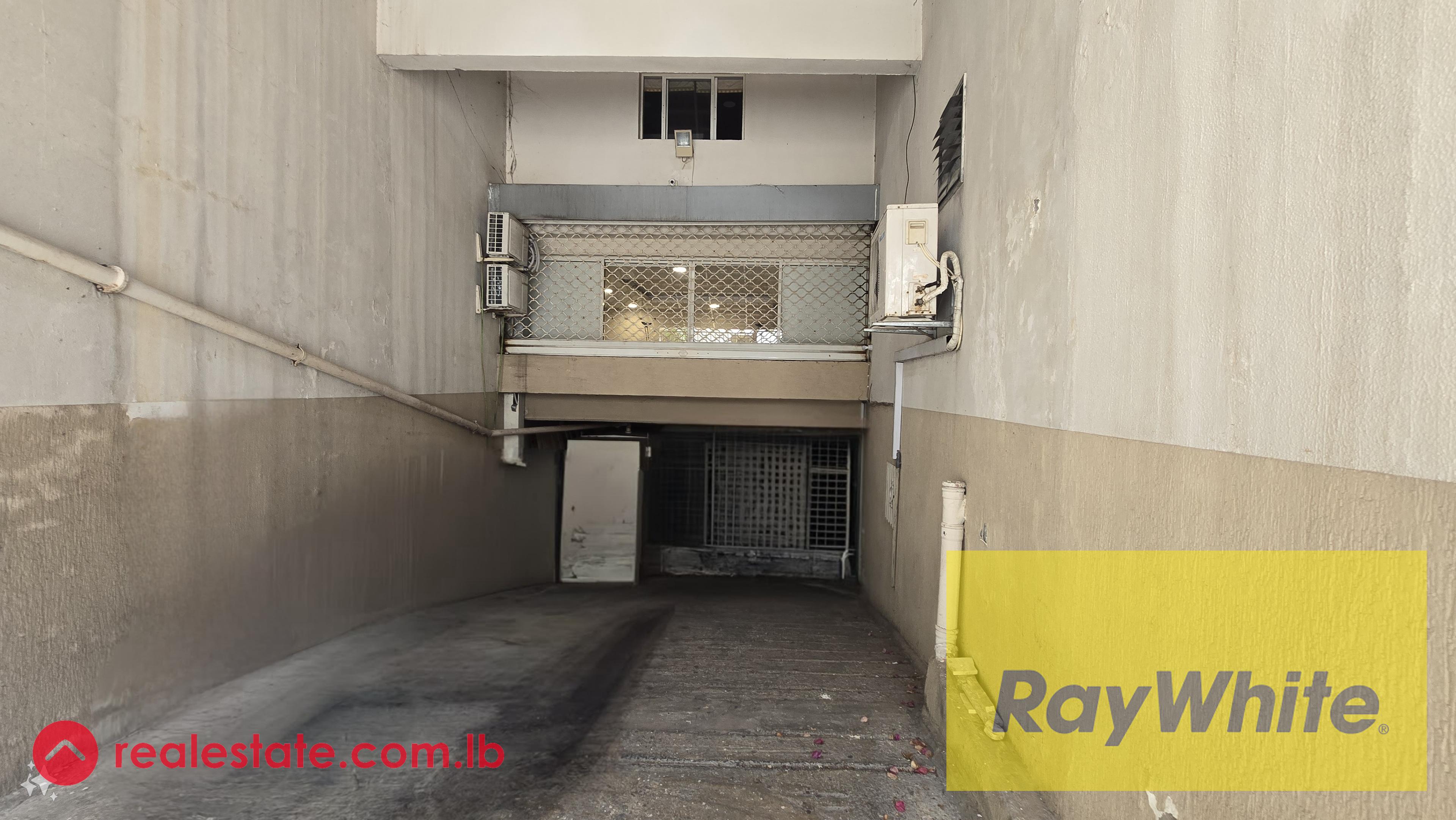 Warehouse with Offices for sale in Mazraat Yachouh
