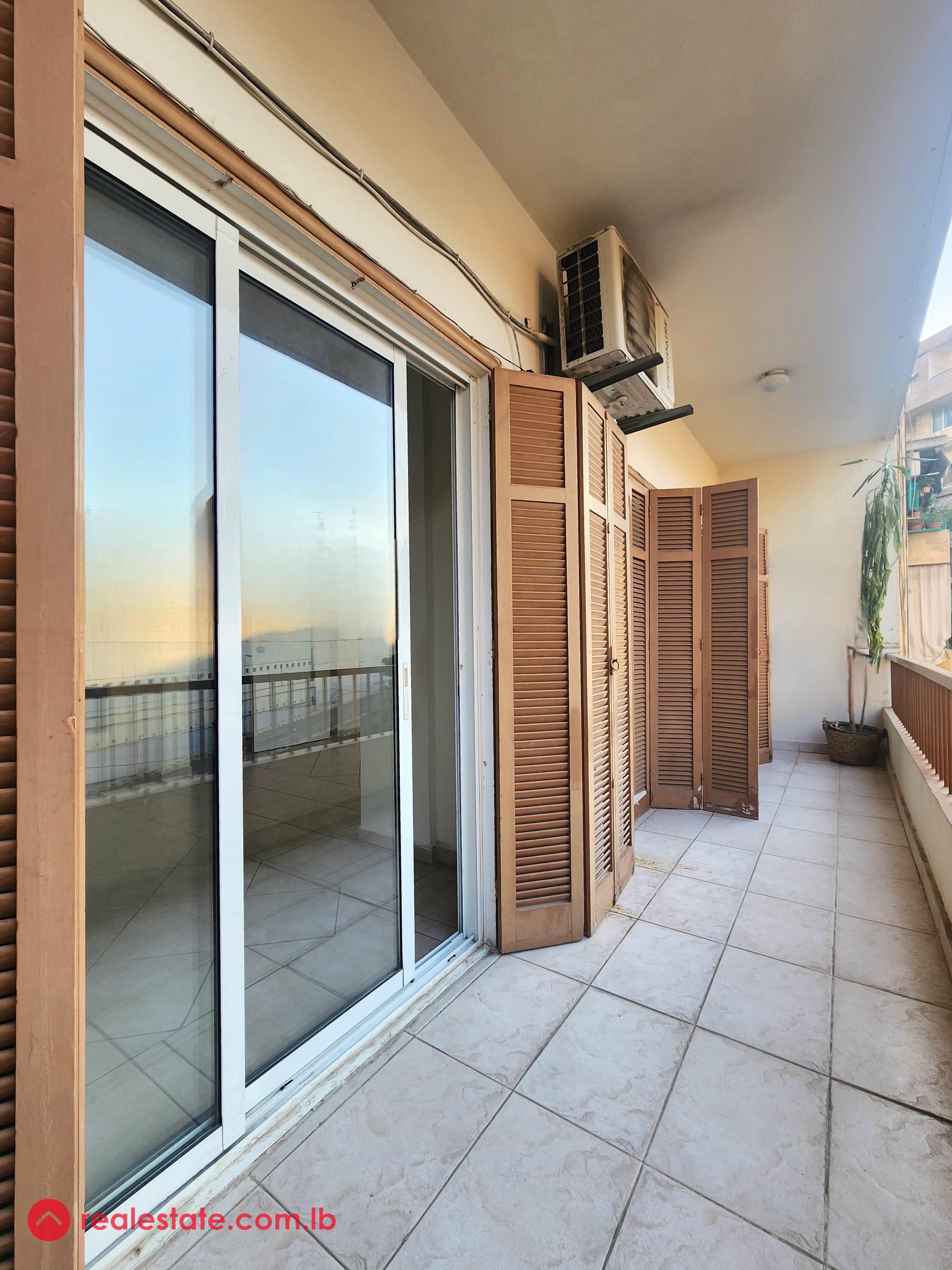 Spacious | renovated | balcony | 24hrs electricity on counter