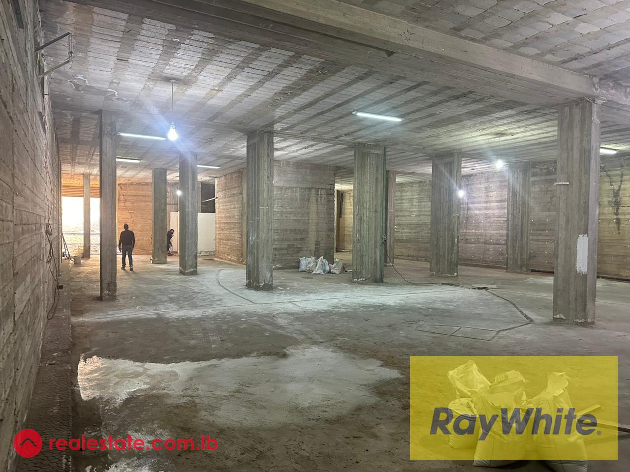 Warehouse of 700sqm in zalka for Sale