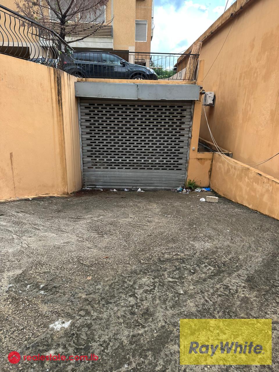 Warehouse of 700sqm in zalka for Sale