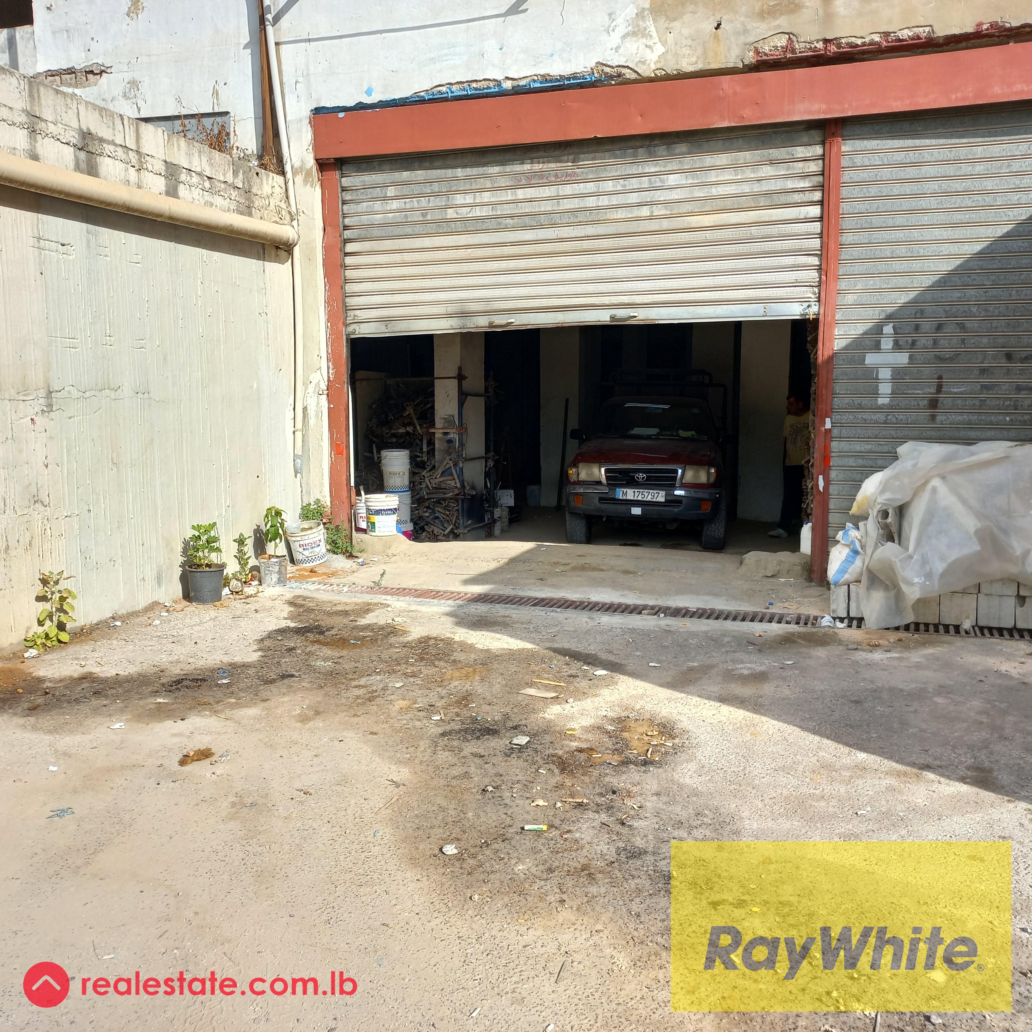 Grand floor Warehouse in zalka for sale