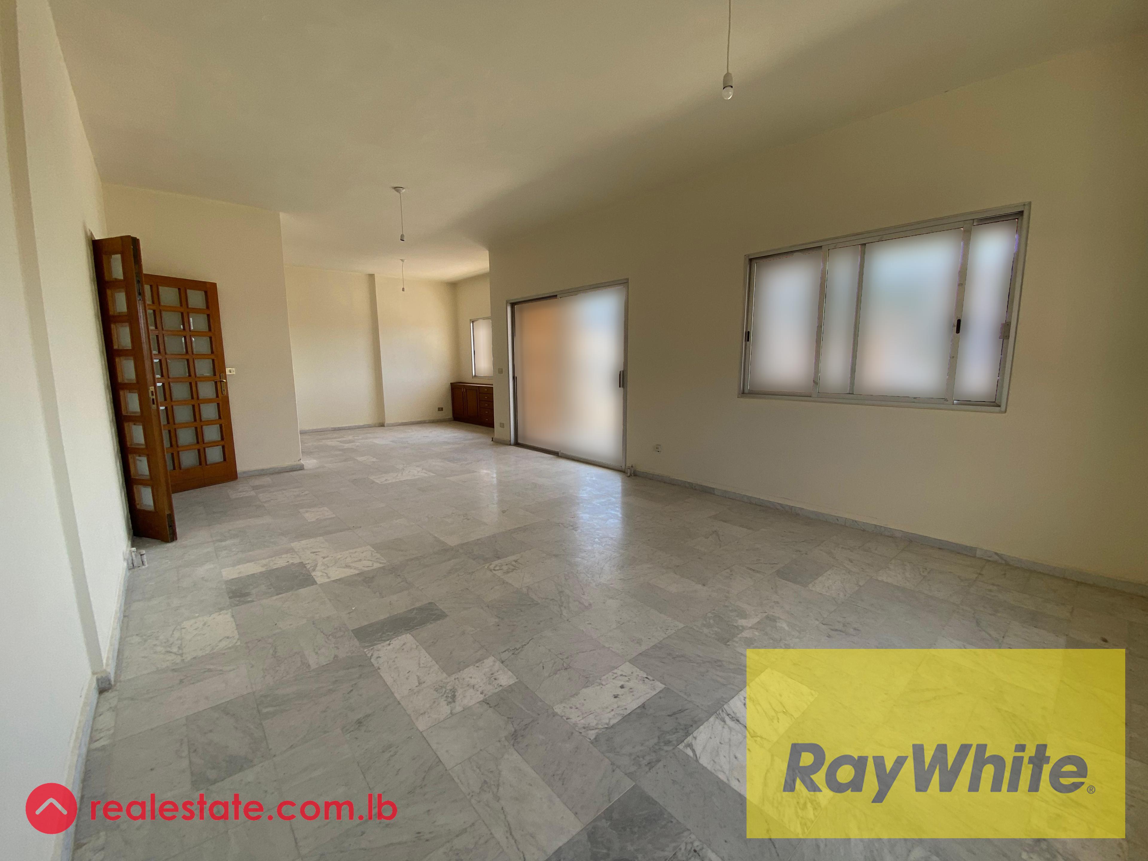 Apartment for rent in Awkar