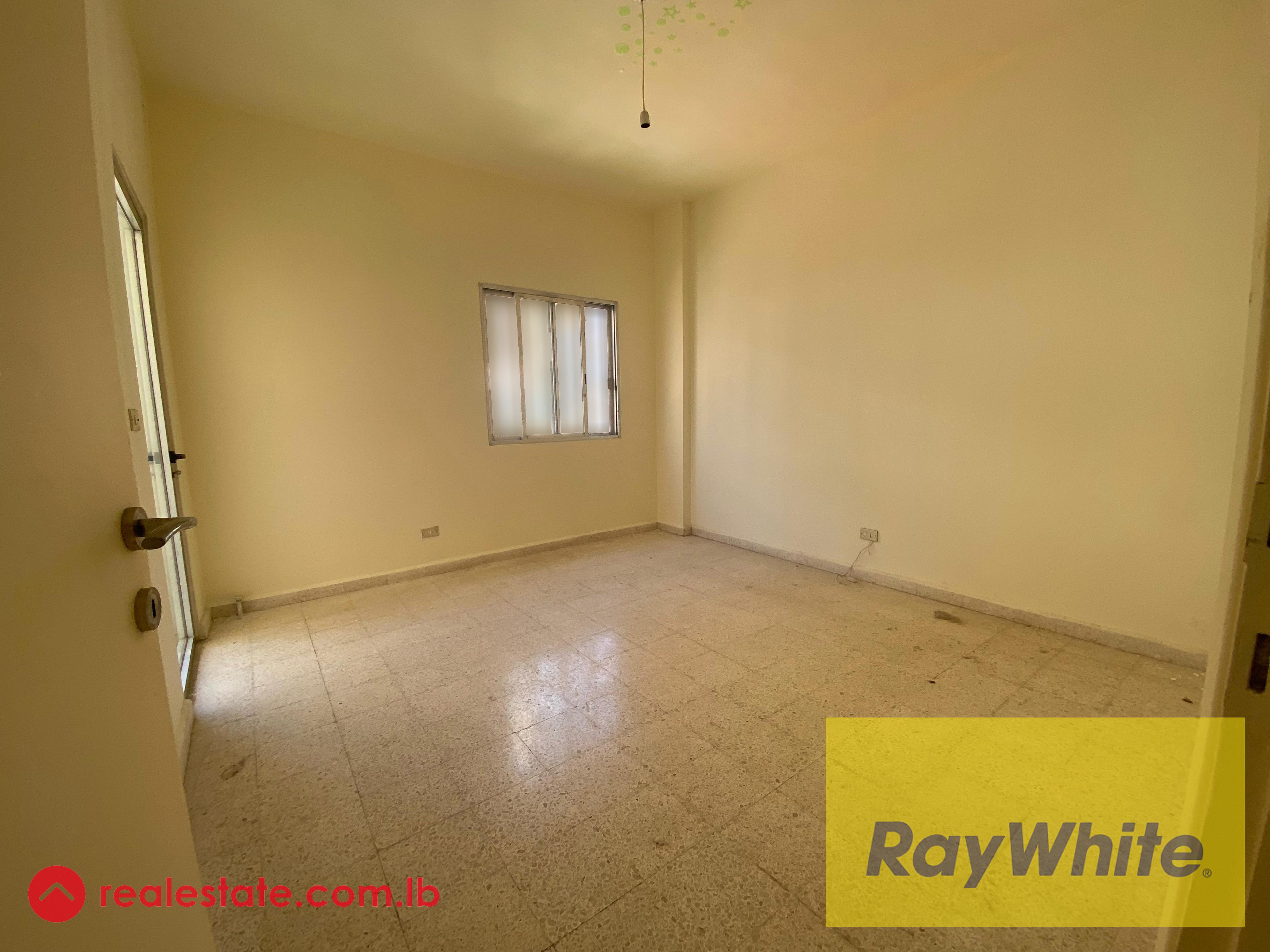 Apartment for rent in Awkar