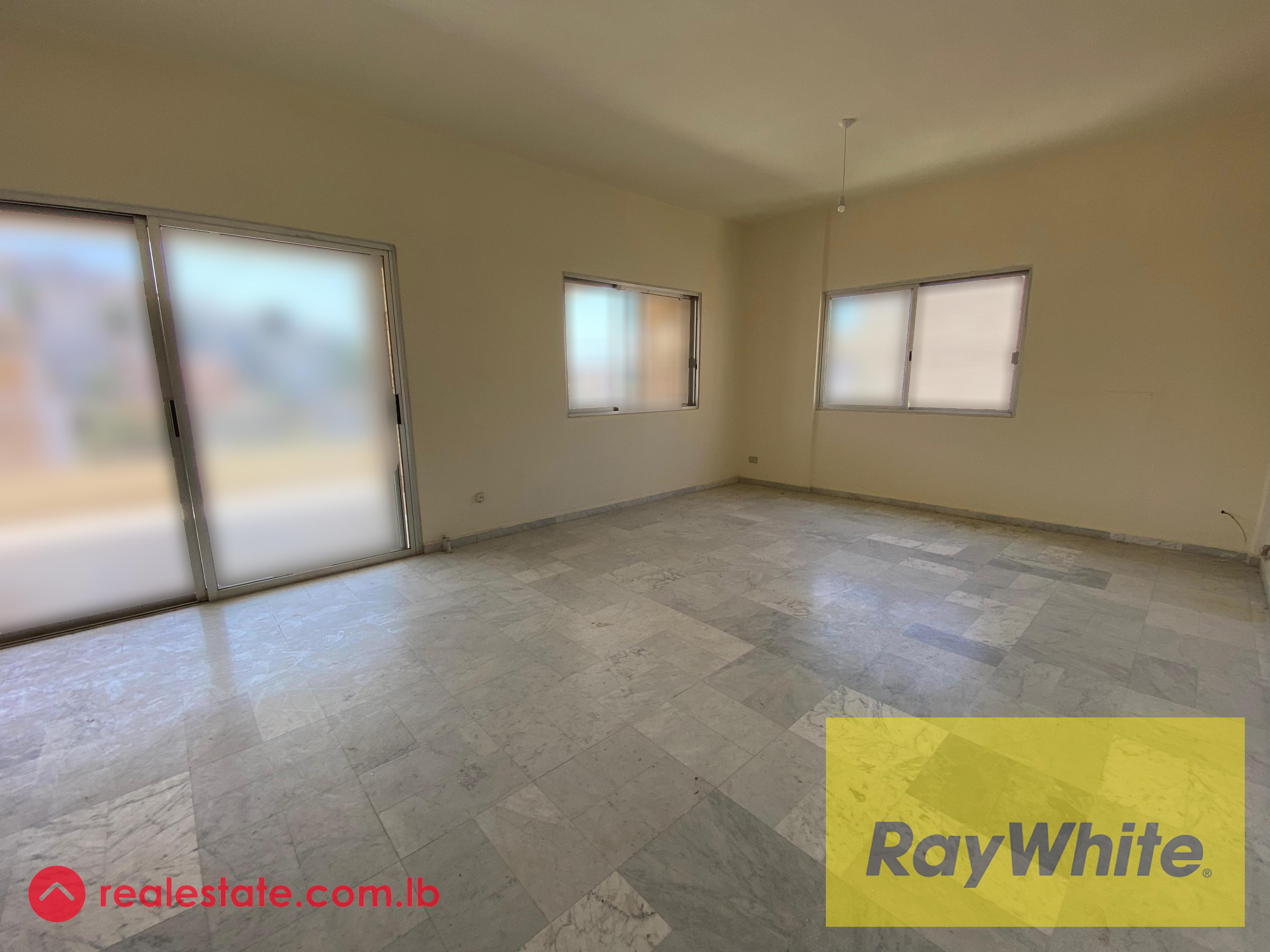Apartment for rent in Awkar