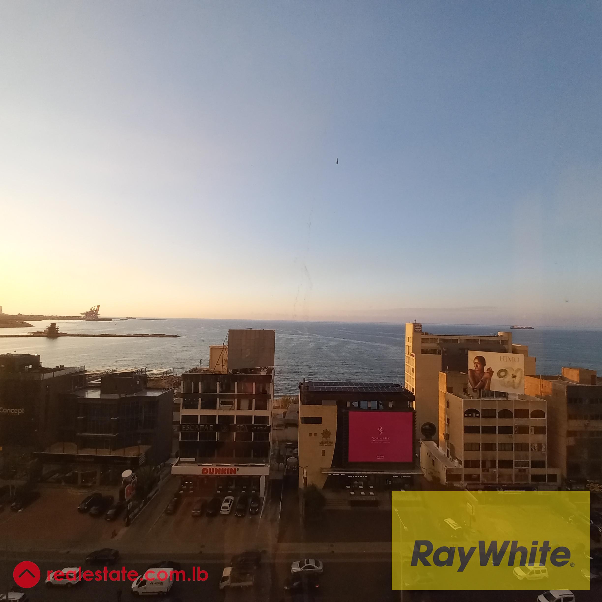 Office with 6 parking  facing the sea for rent in Zalka