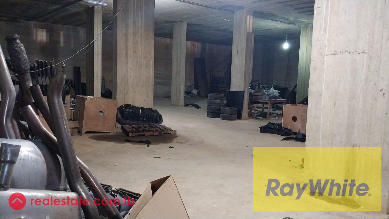 Warehouse For Rent in Dik Mehde