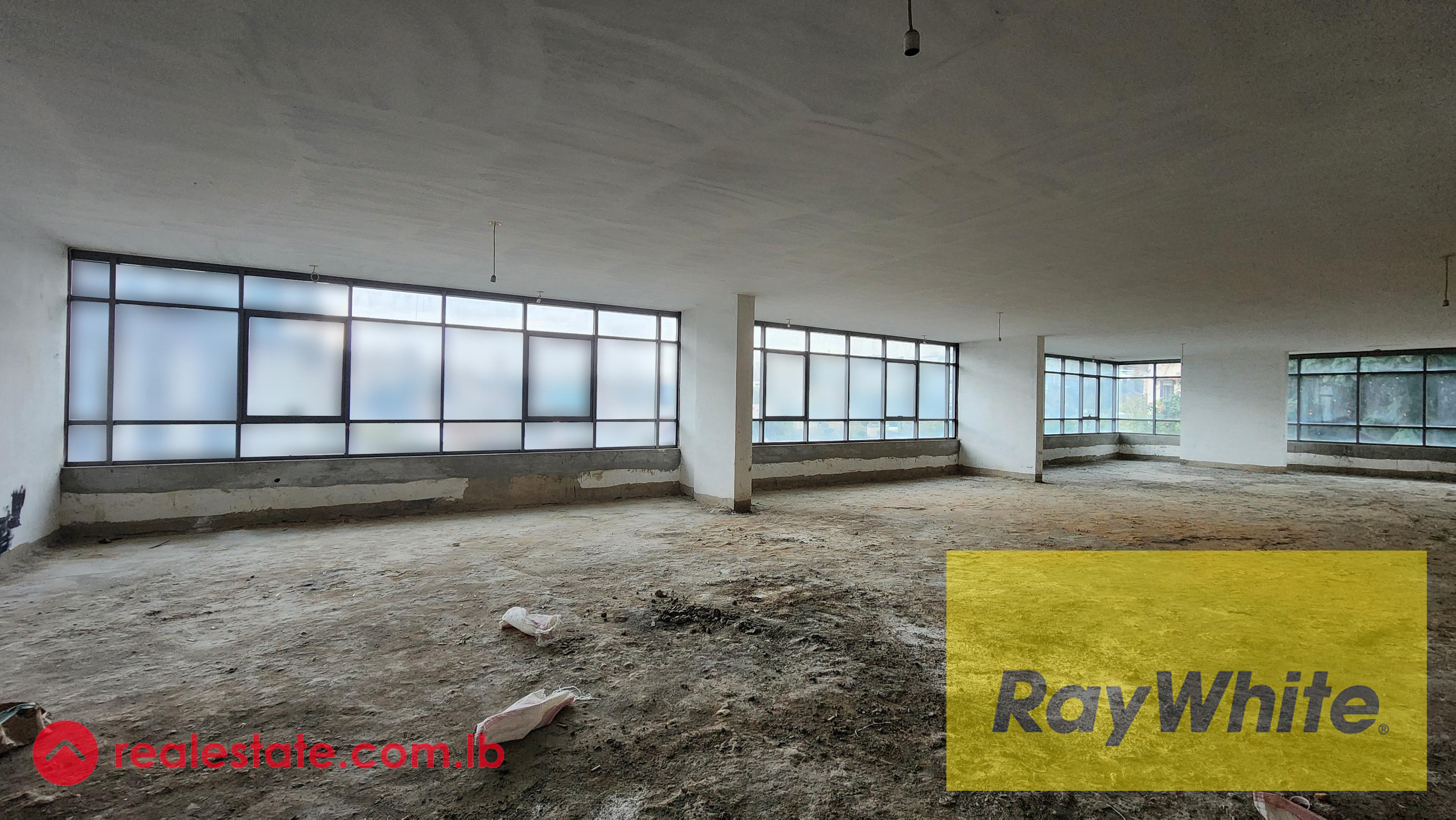 400sqm Space in Hazmieh For Rent | office, showroom or retail