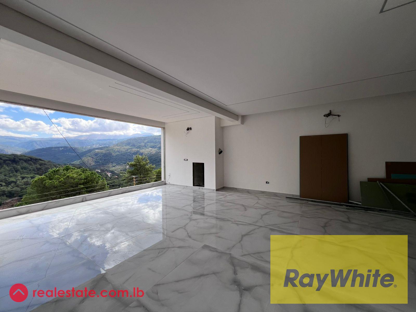 185 sqm Apartment in Baabdat – 50% DP, Installments