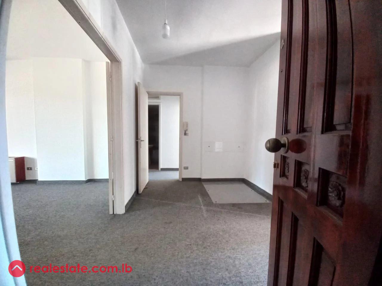 Executive office space for rent in dekwaneh!!