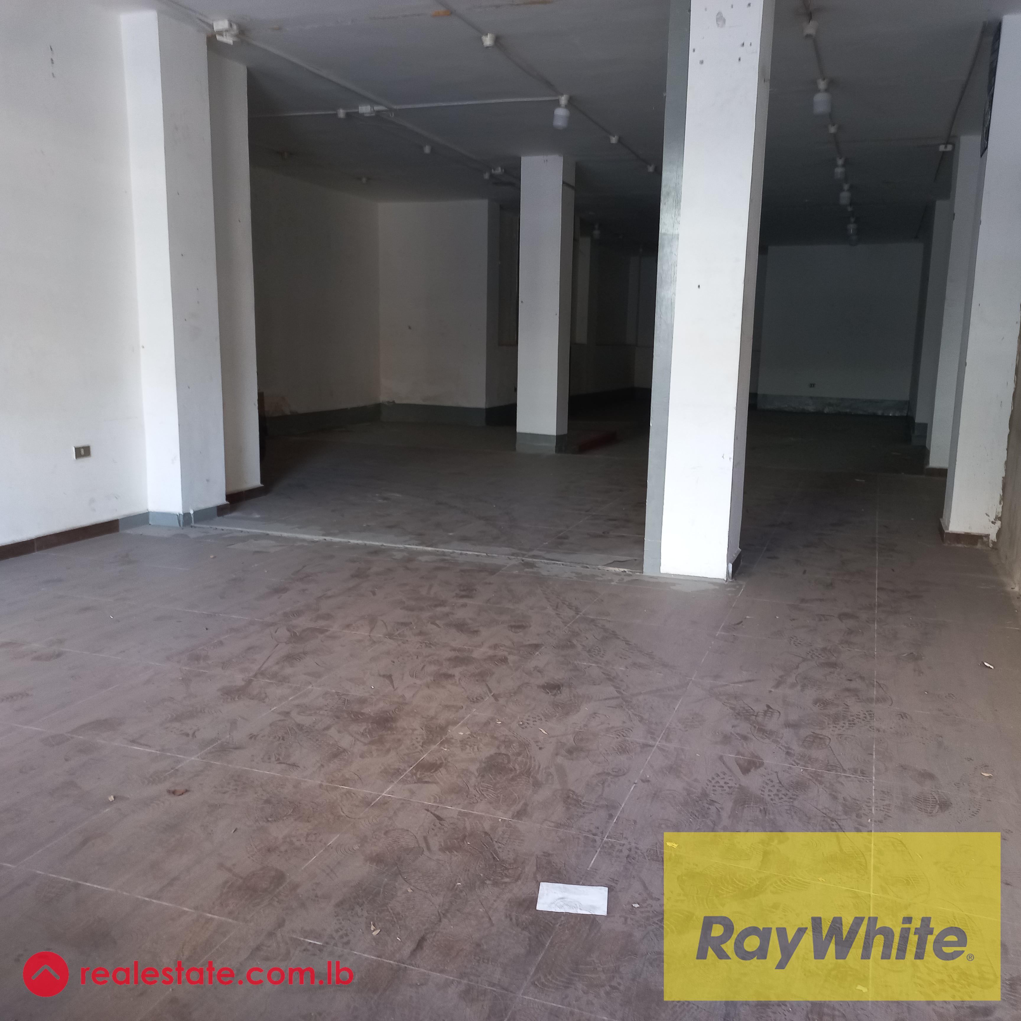 Shop of 129sqm in Zalka for sale