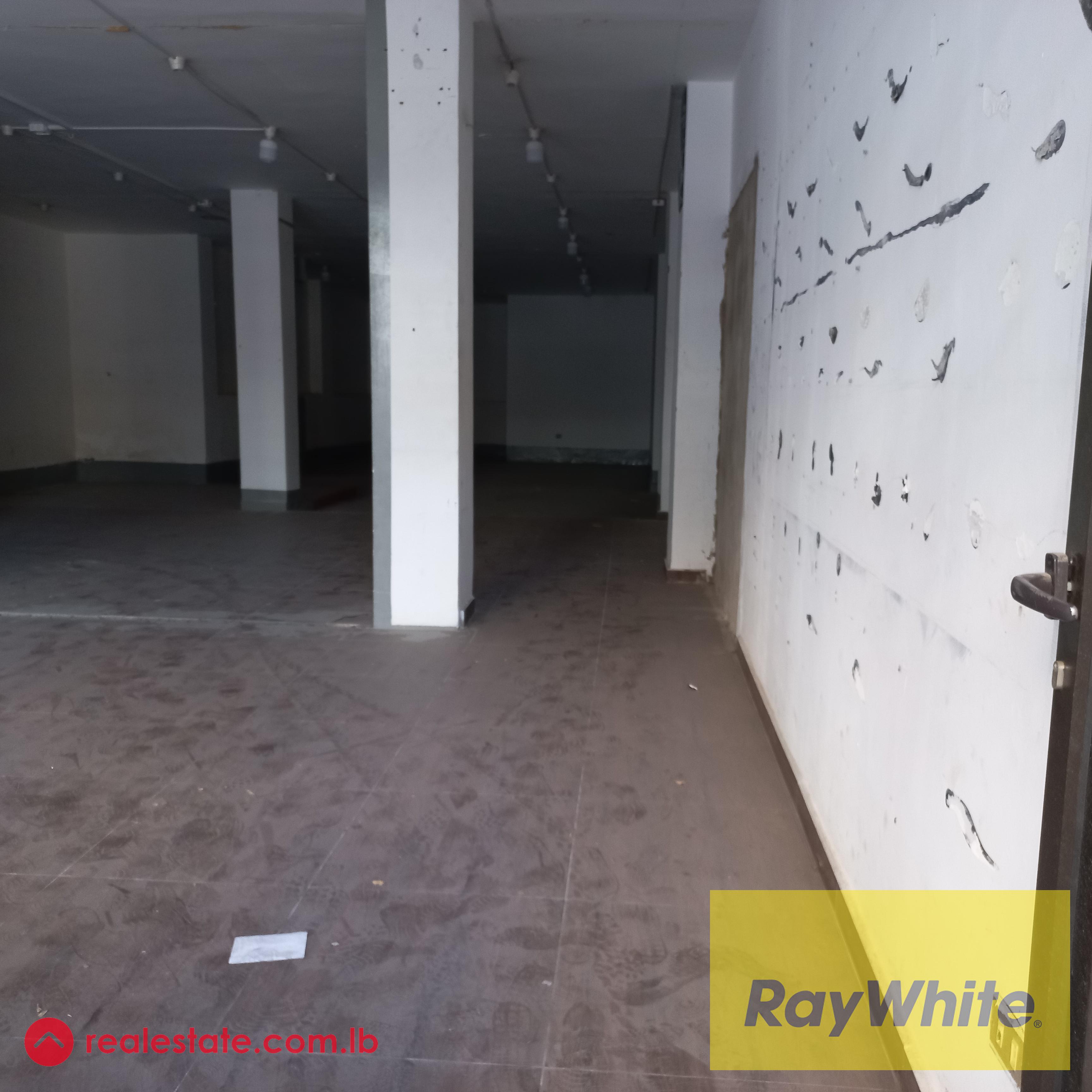 Shop of 129sqm in Zalka for sale