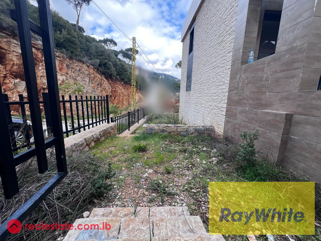 Apartment with garden for sale in Baabdat