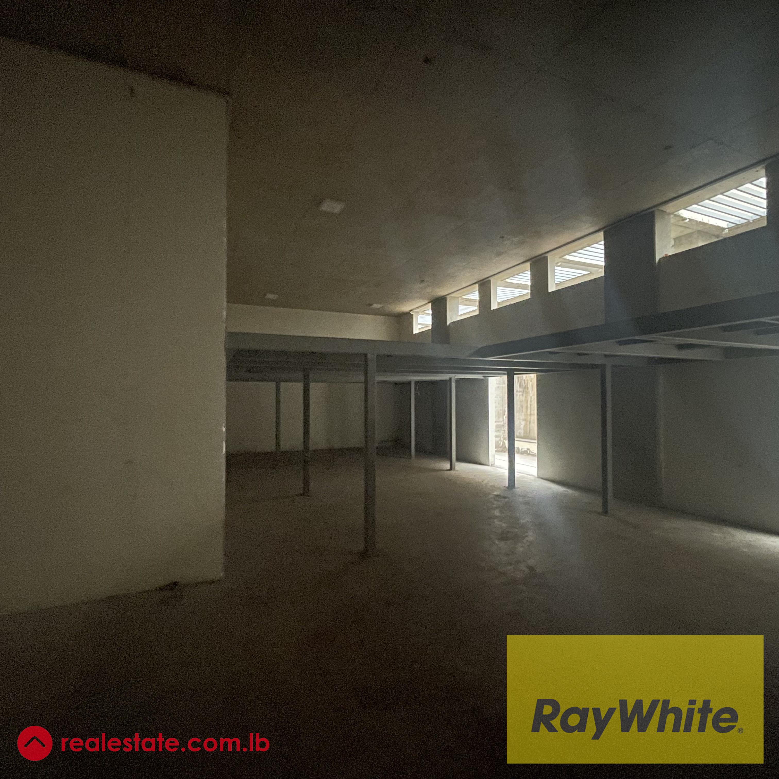 Warehouse for rent in Bsalim