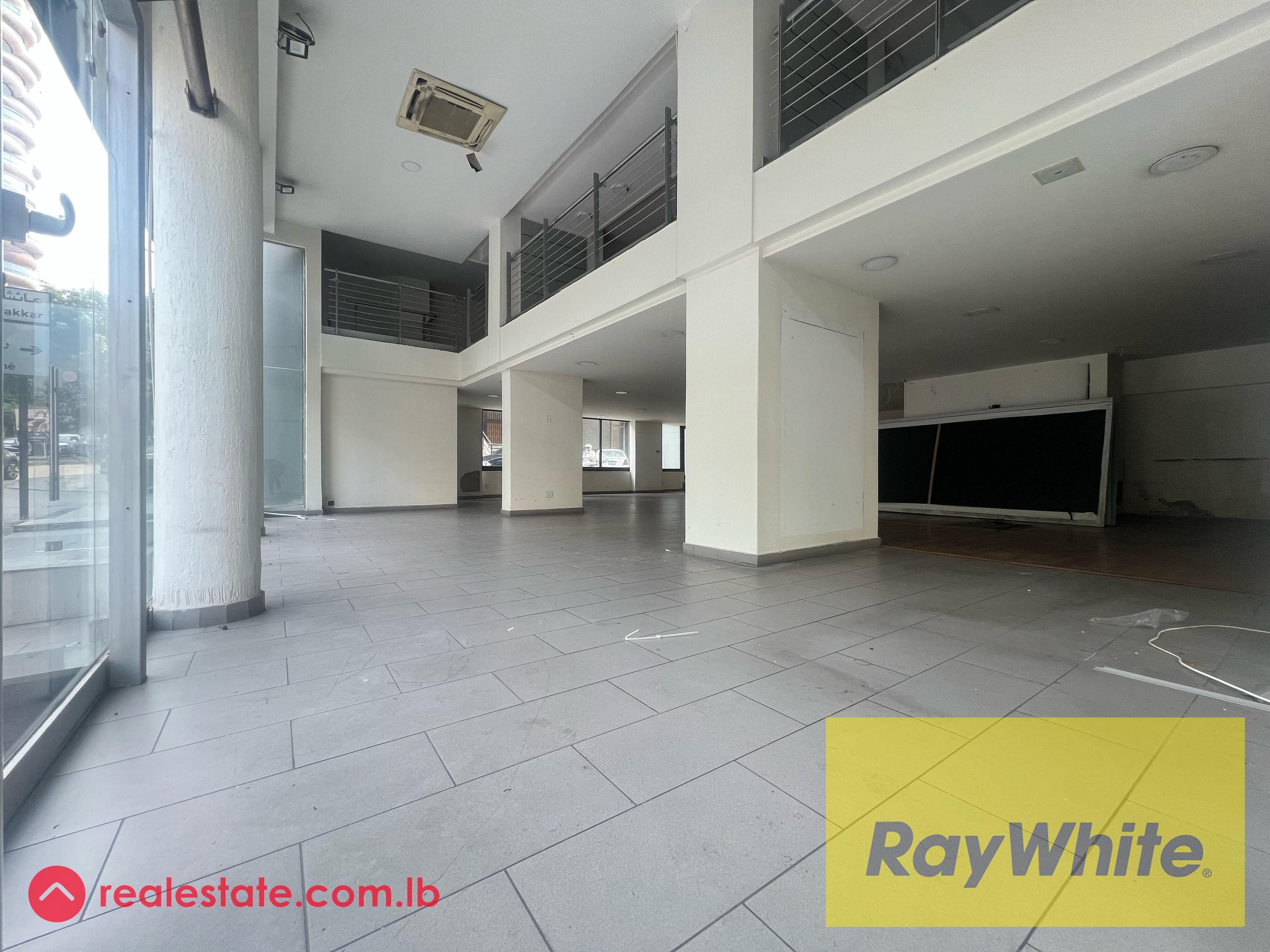 Showroom For Rent in Verdun