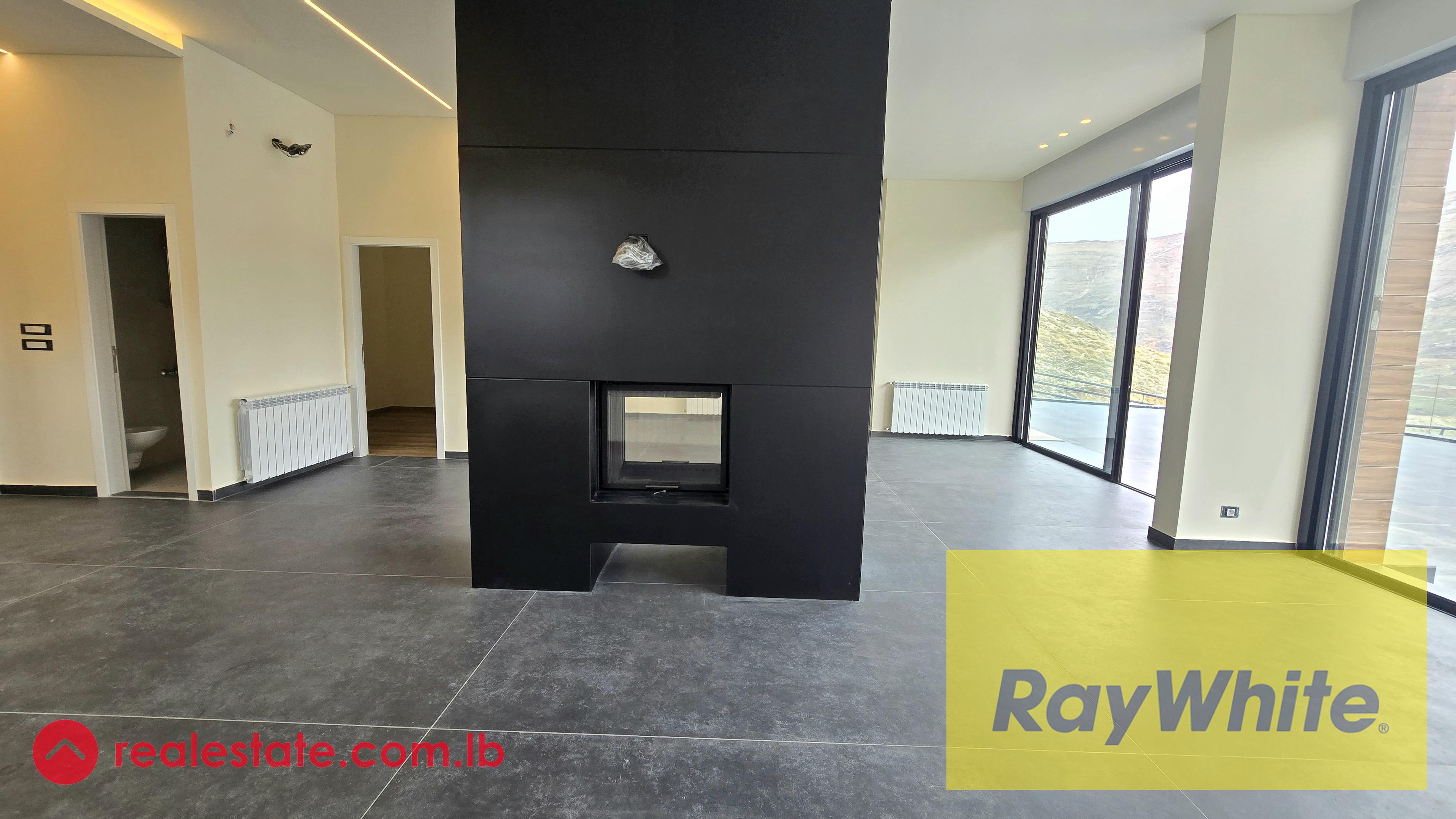 Chalet 160m² with Terrace 75m² for sale in Zaarour