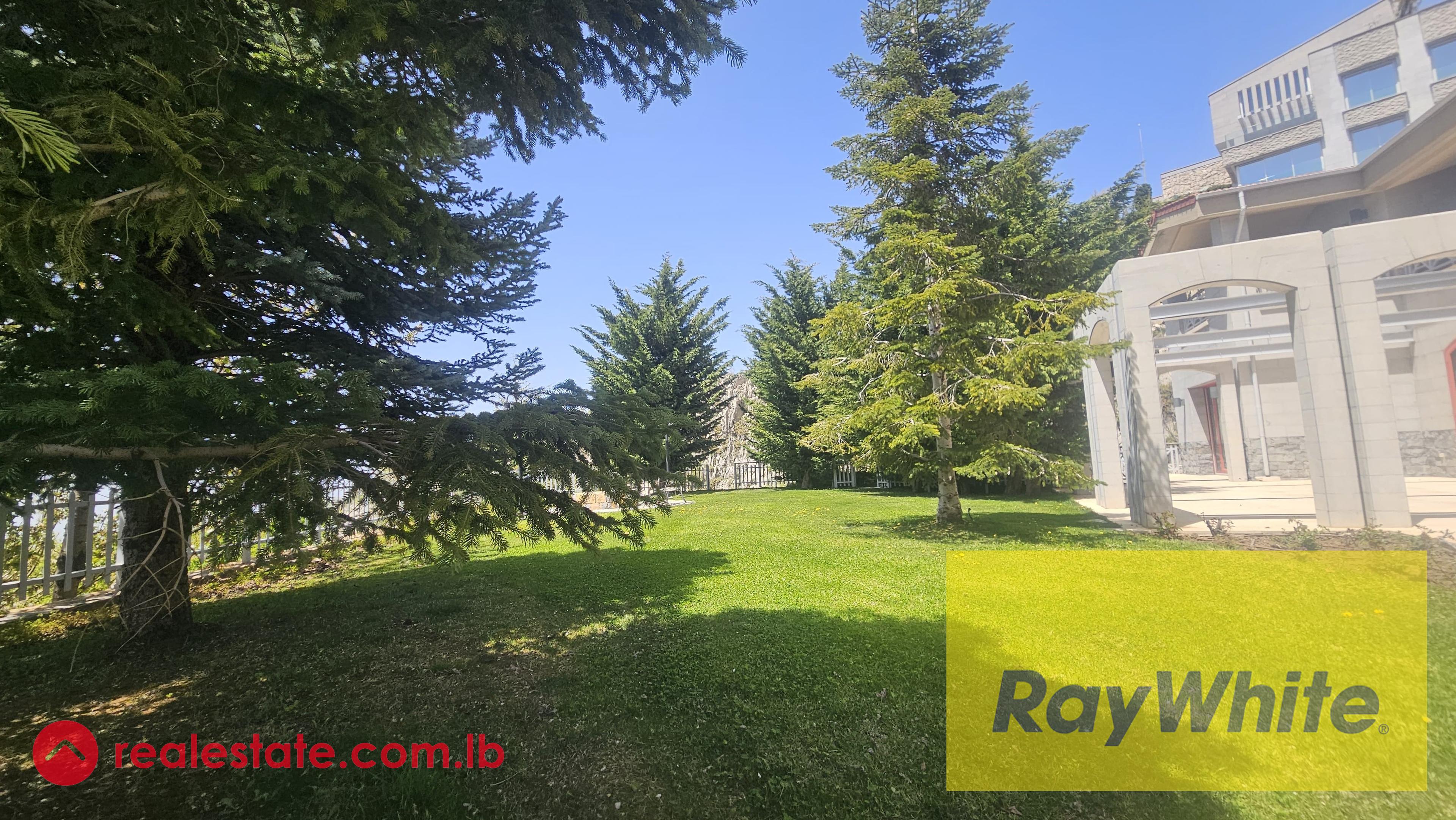 Villa for sale in the heart of faqra club