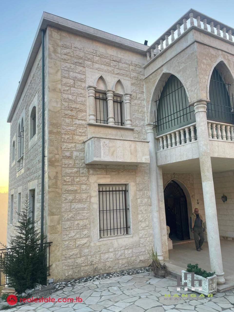 Villa for sale in Azra