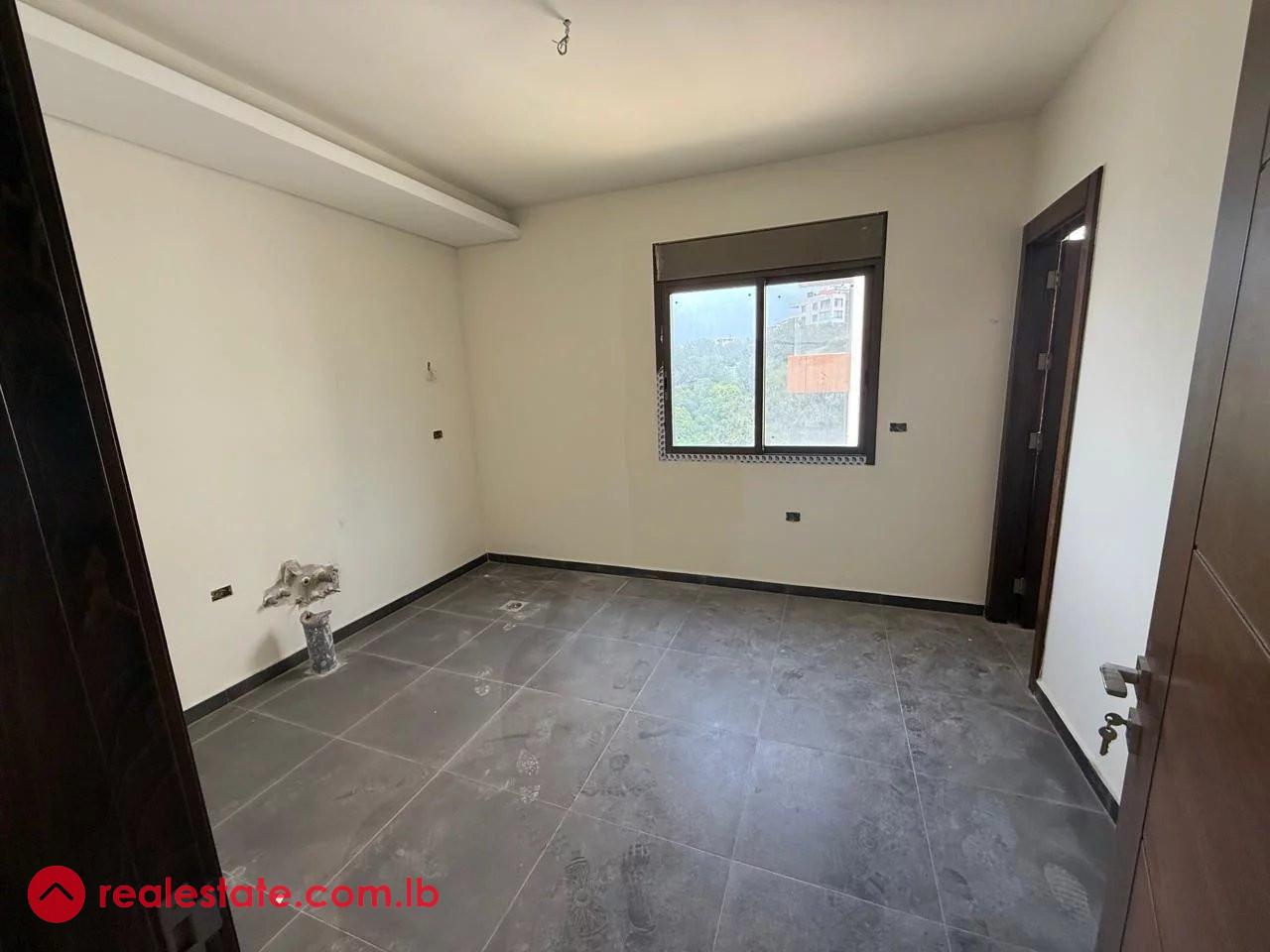 Elegant 3-Bedroom Apartment in Ain Aar