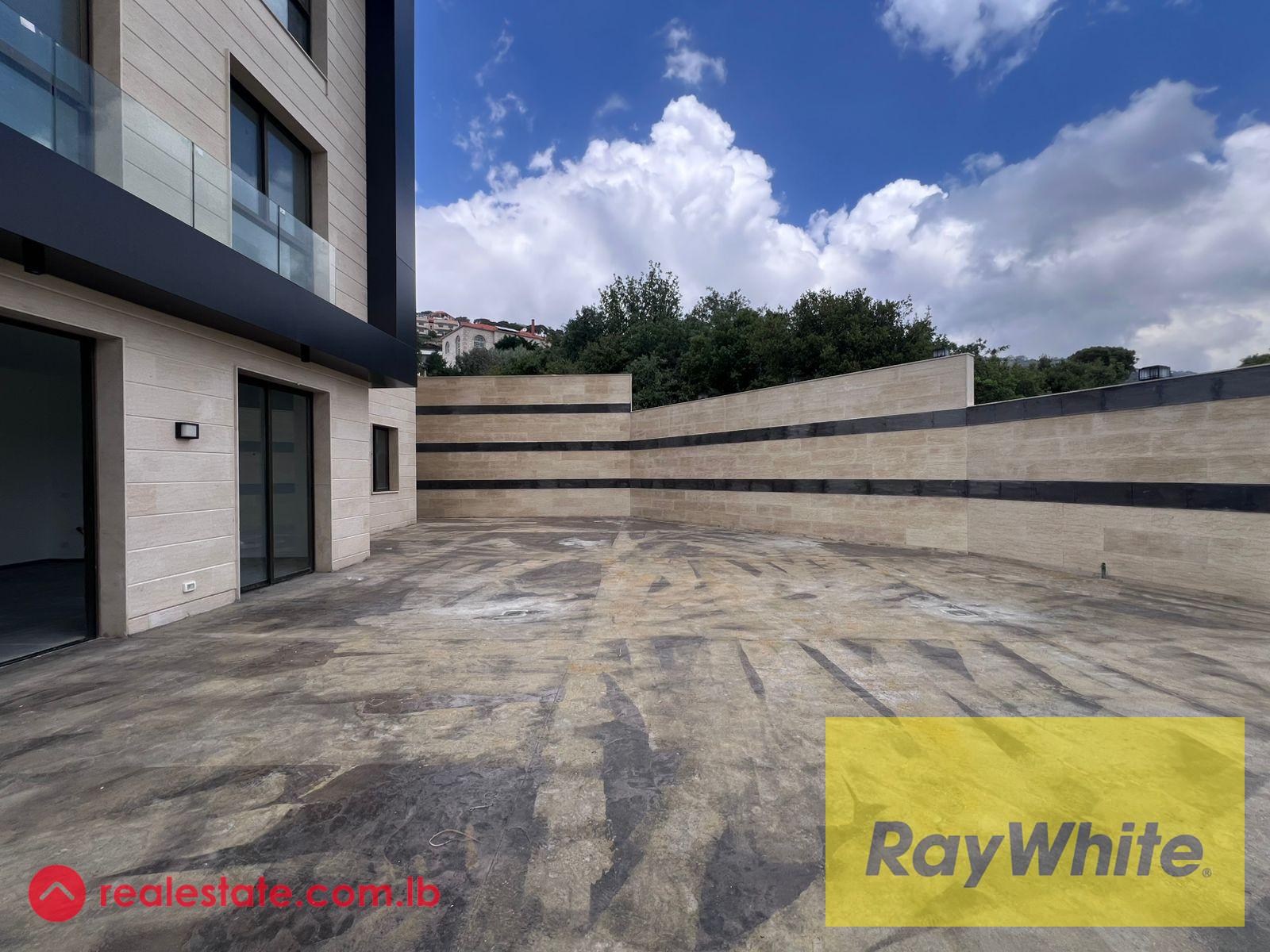 3BR apartment in Baabdat - Sale, Terrace