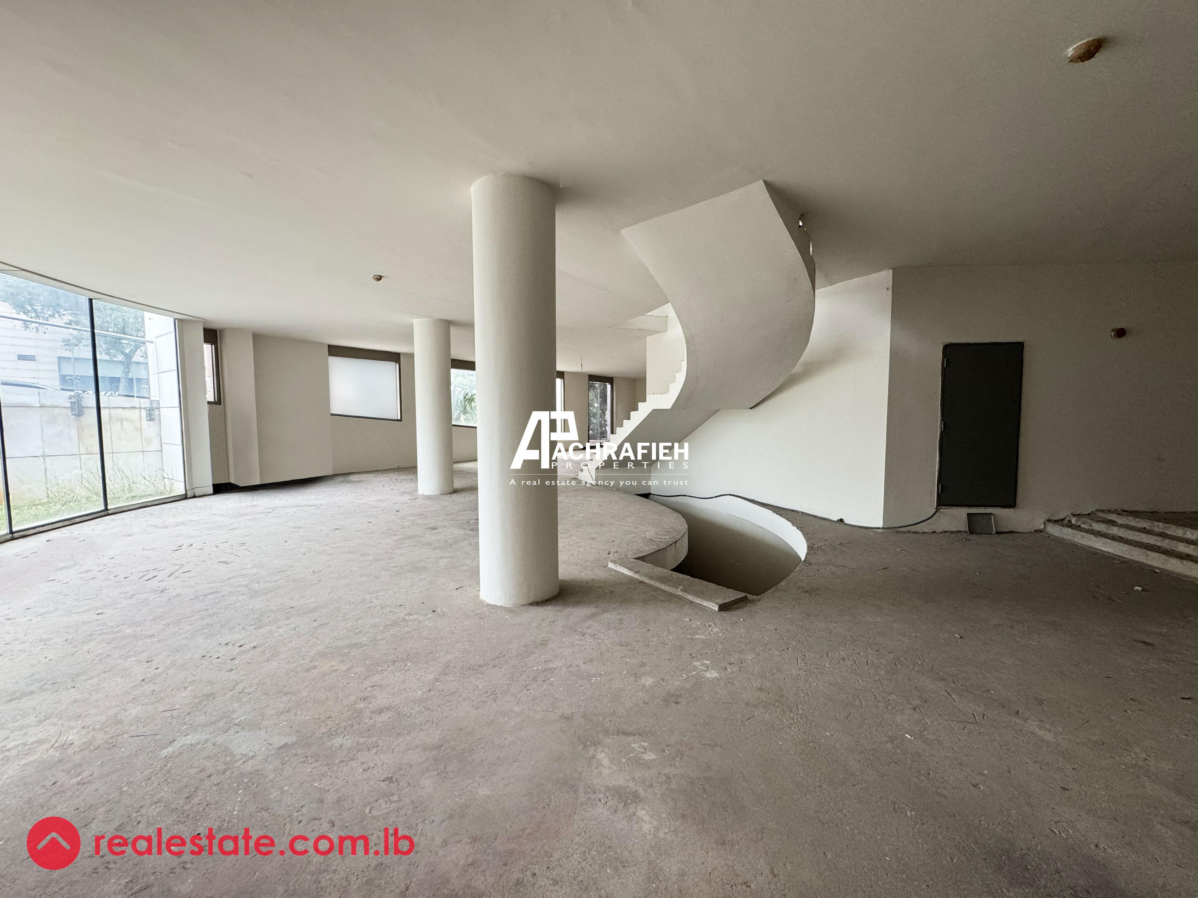 1,000 Sqm | Showroom for Rent In Downtown