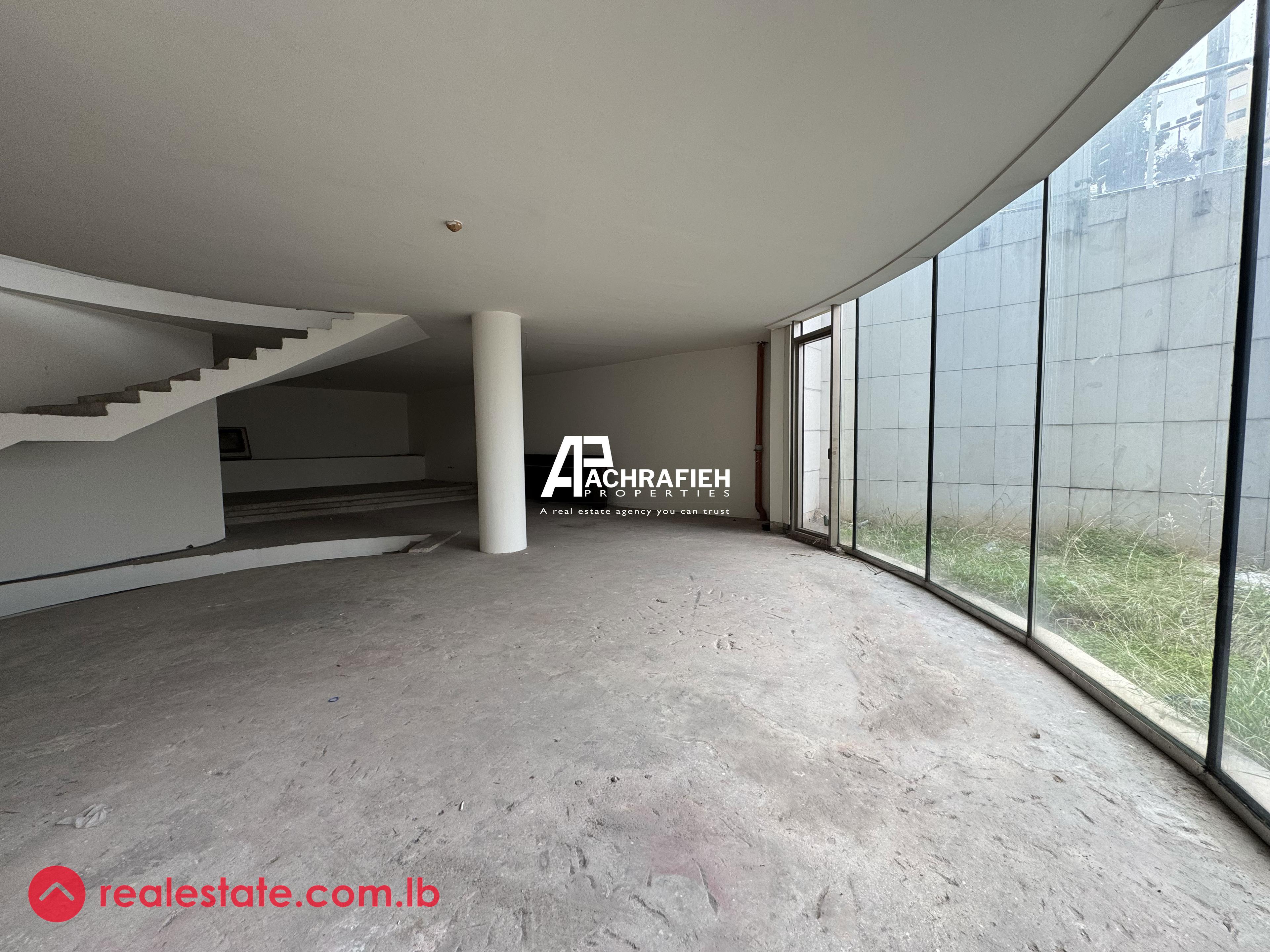 1,000 Sqm | Showroom for Rent In Downtown