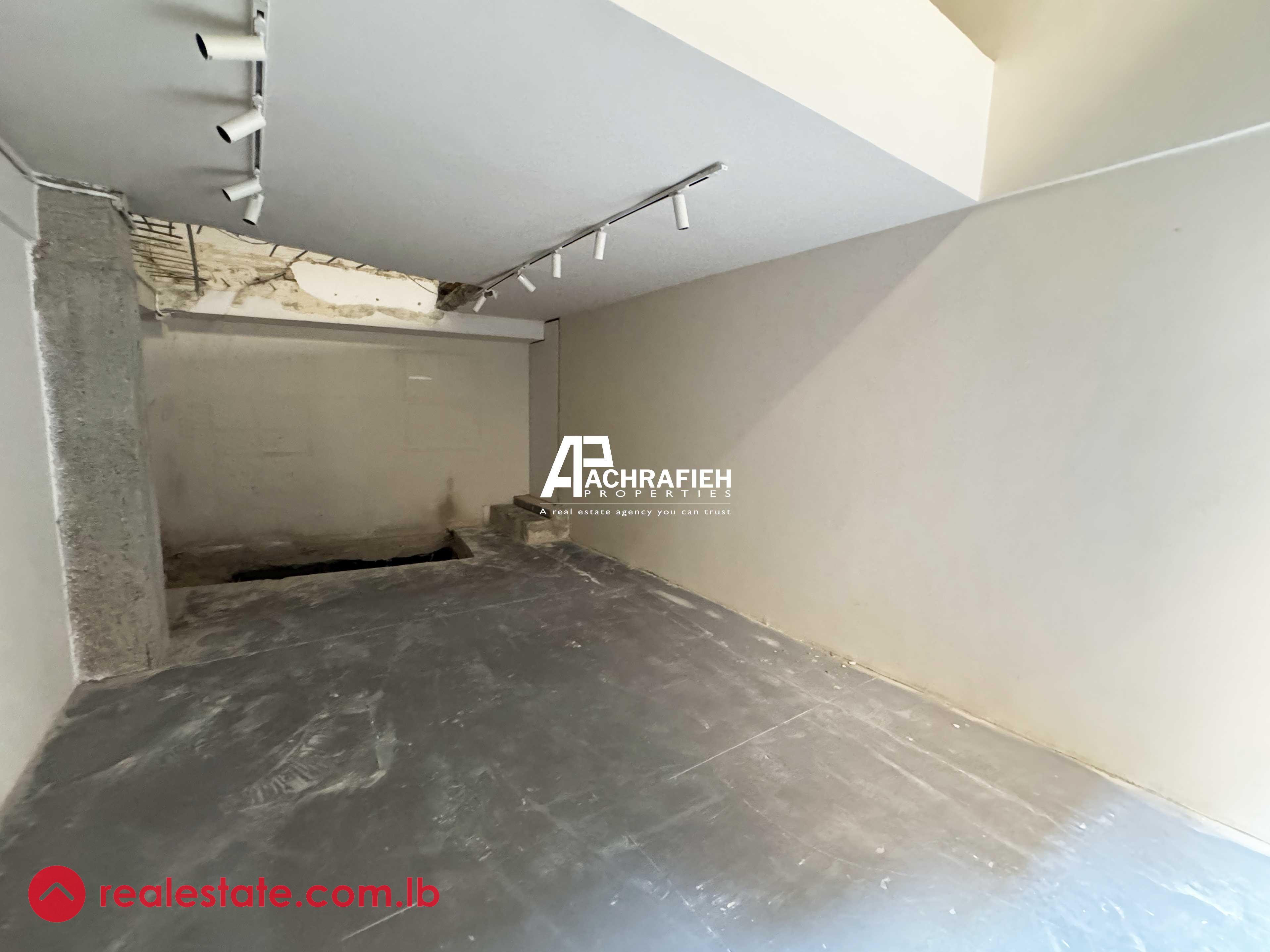 240 Sqm - Shop For Rent in Saifi