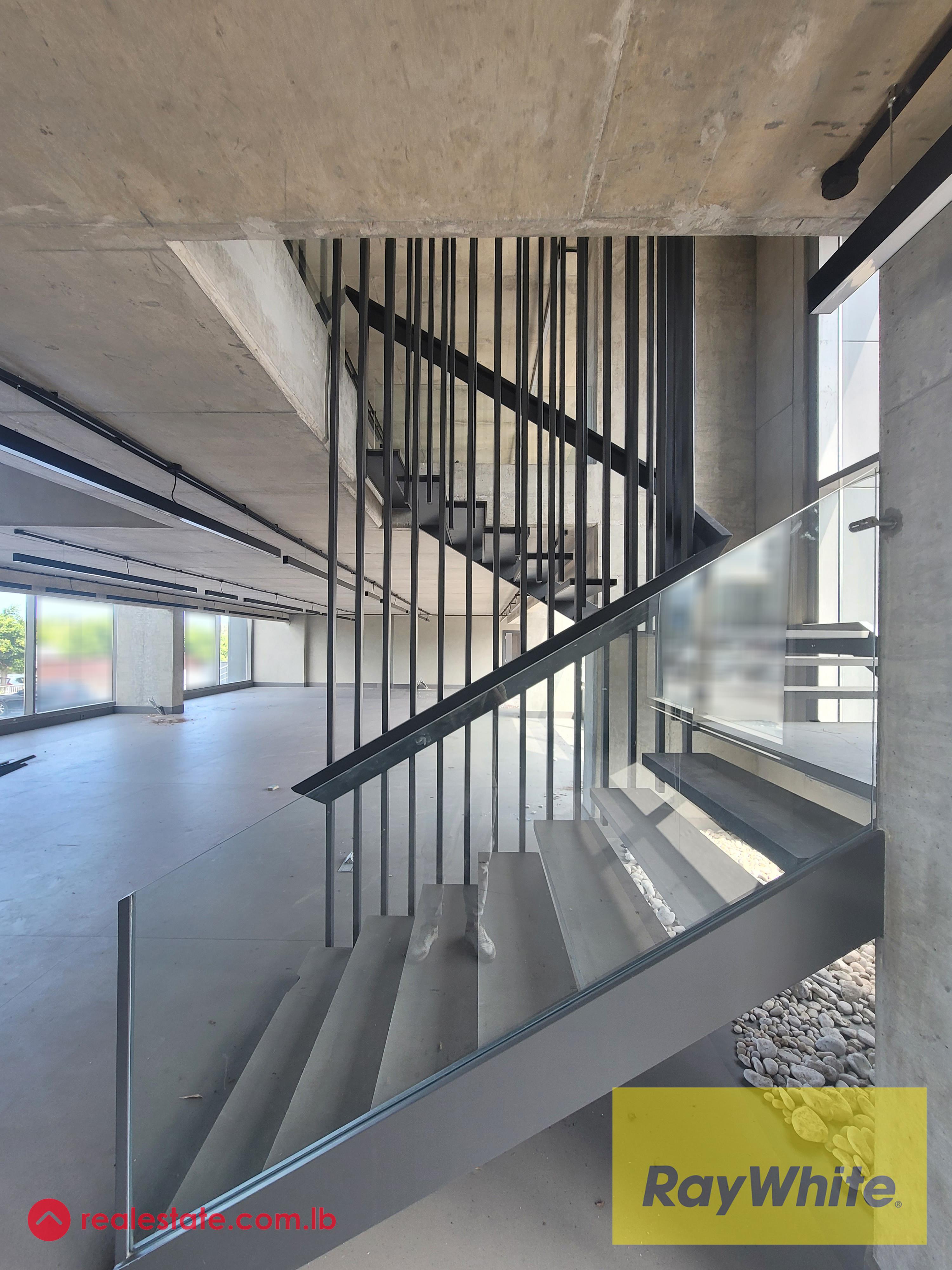 Spacious & Luxurious Showroom For Rent In Dbayeh