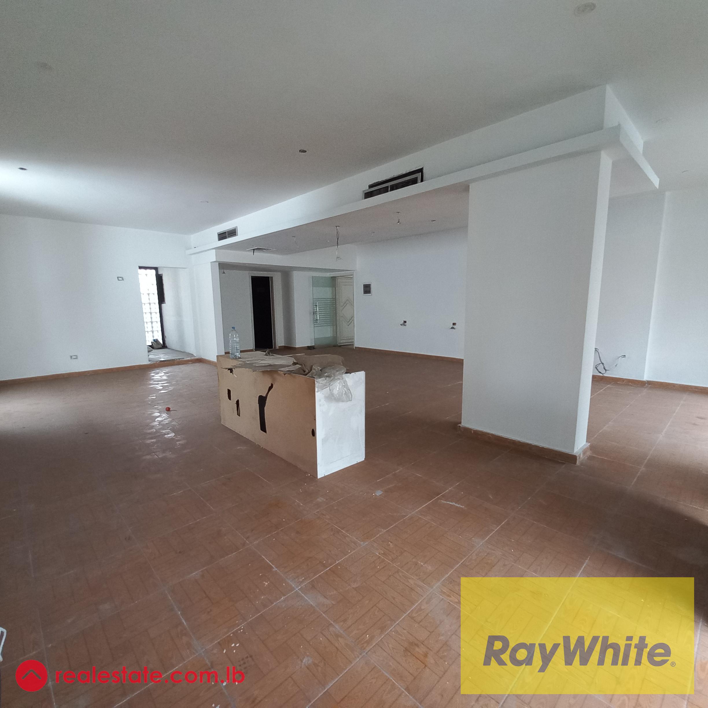 Office on the gighway of Zalka in commercial center for sale