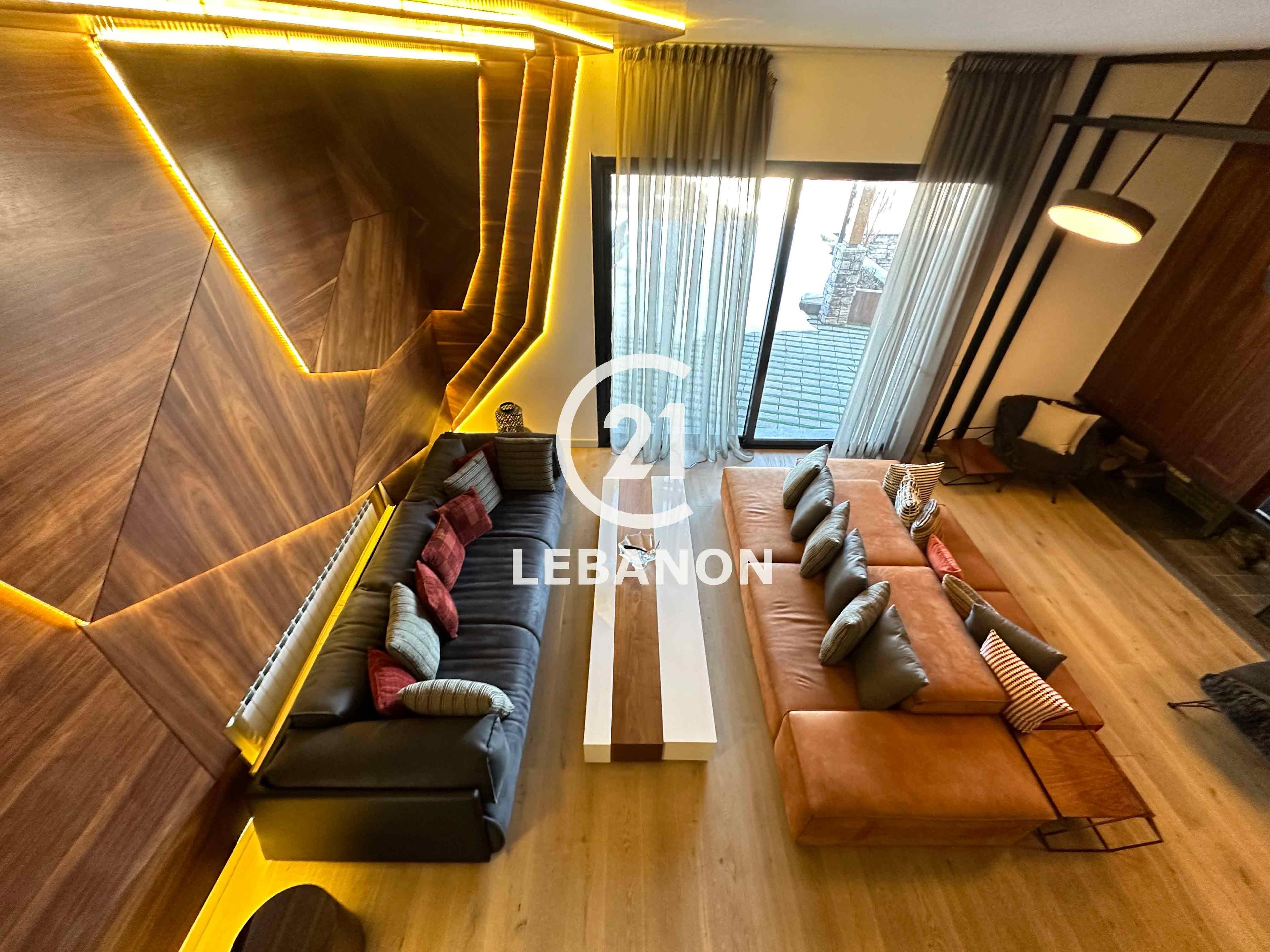 luxurious Apartment For Rent with Panoramic View 250 SQM Garden