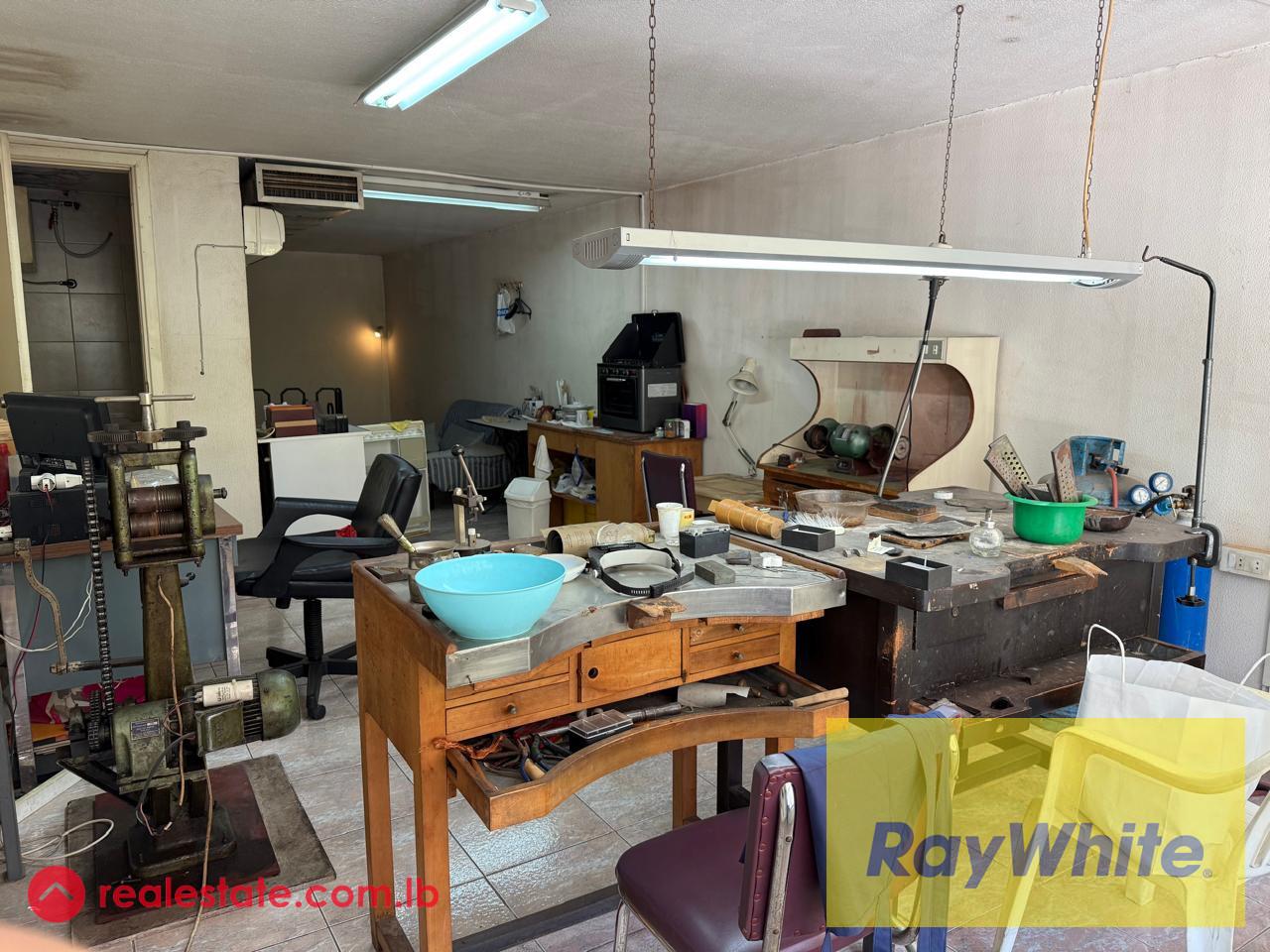 Eqquiped Jewellery Shop in Zalka for rent