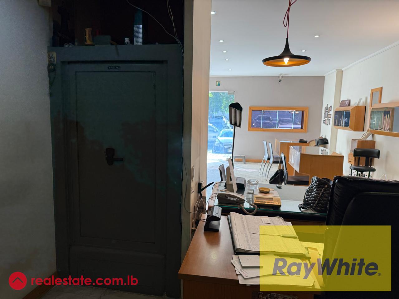 Eqquiped Jewellery Shop in Zalka for rent