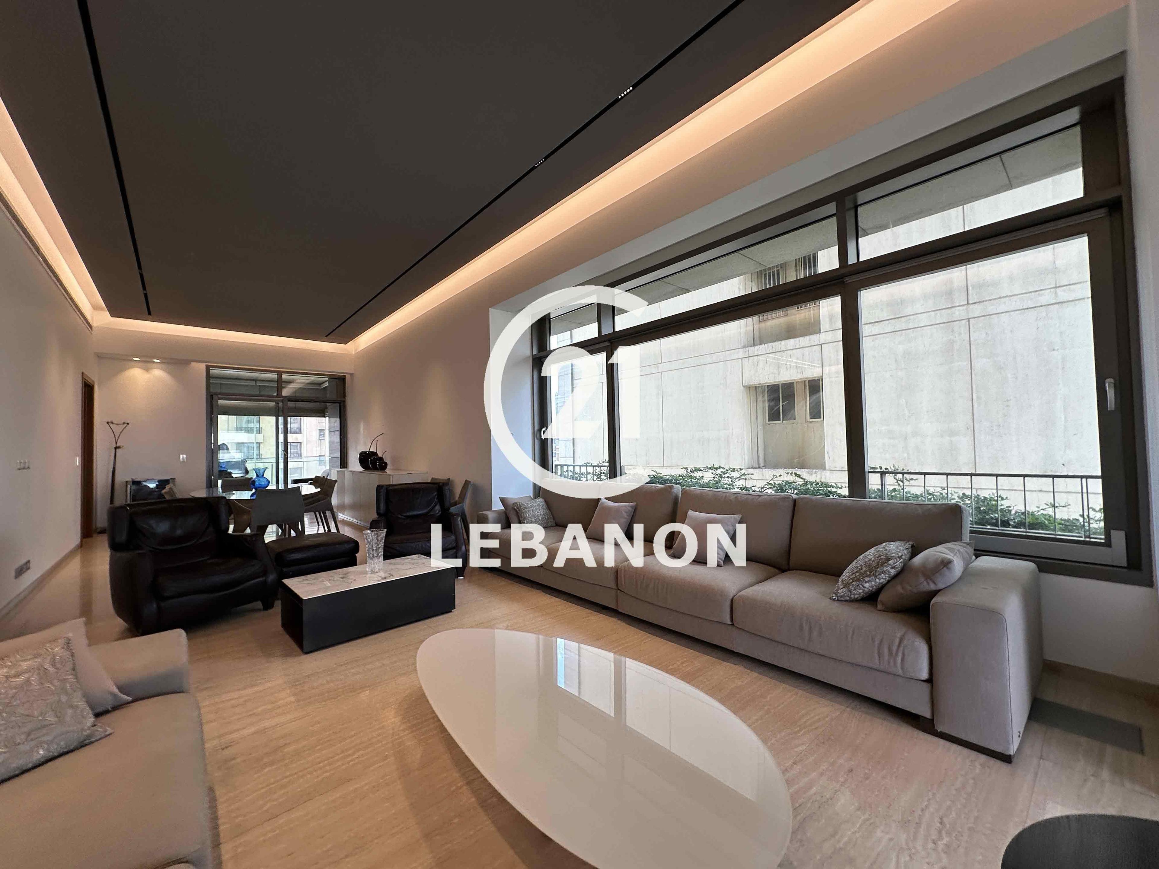 Elegant 400 sqm Apartment for Rent with a City View